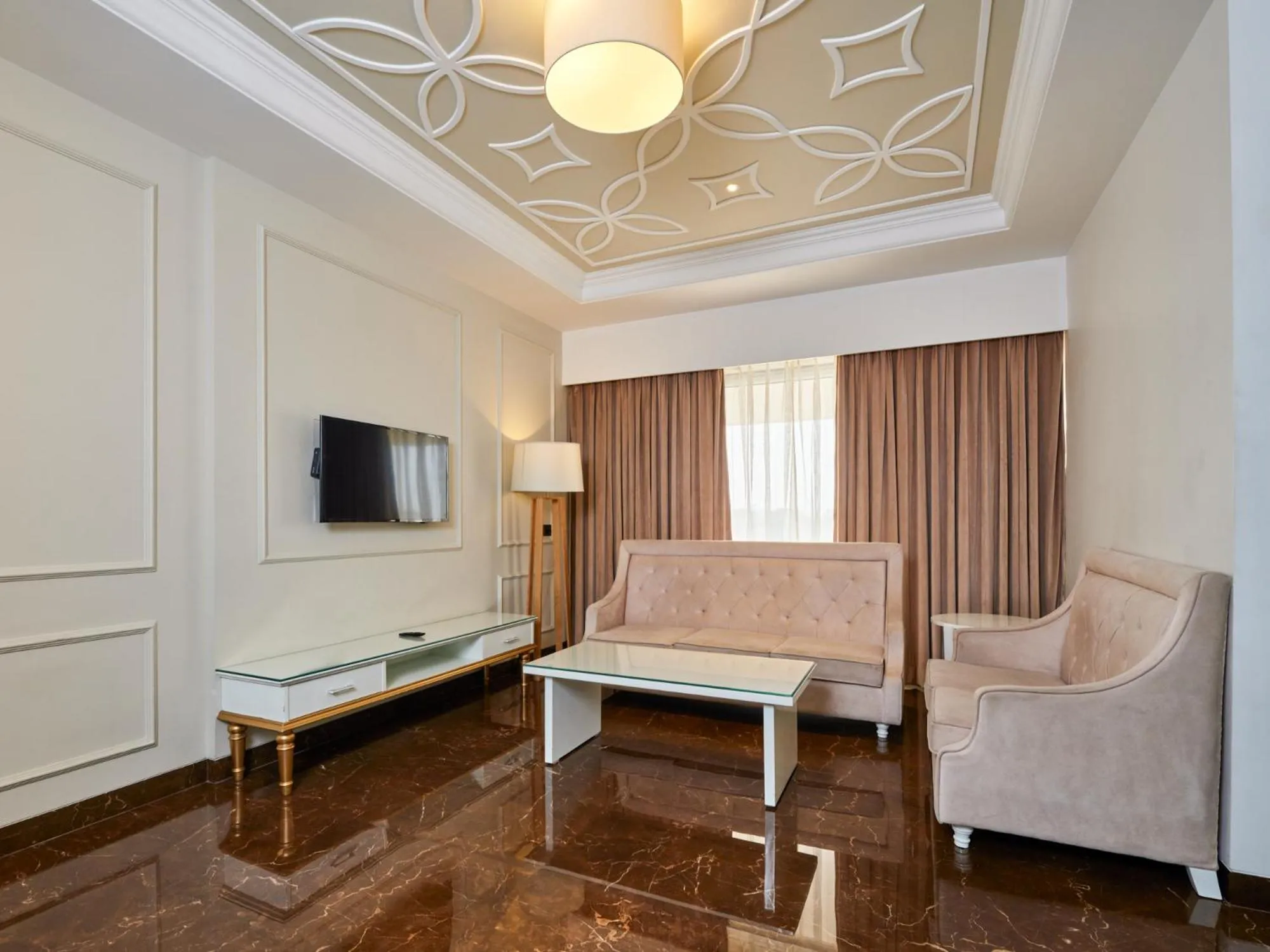 Communal lounge/ TV room in Enrise By Sayaji Rau Indore