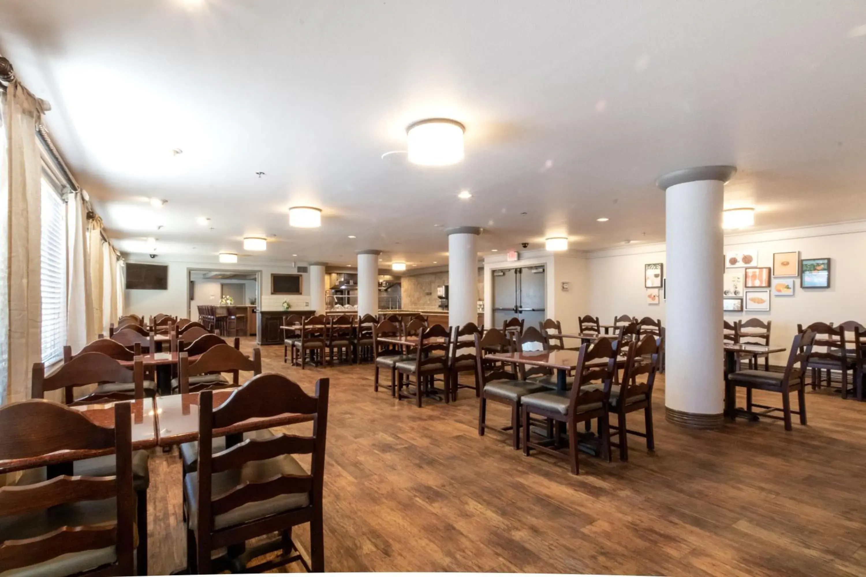 Food and drinks in Oxford Suites Chico Food and drinks in Oxford Suites Chico