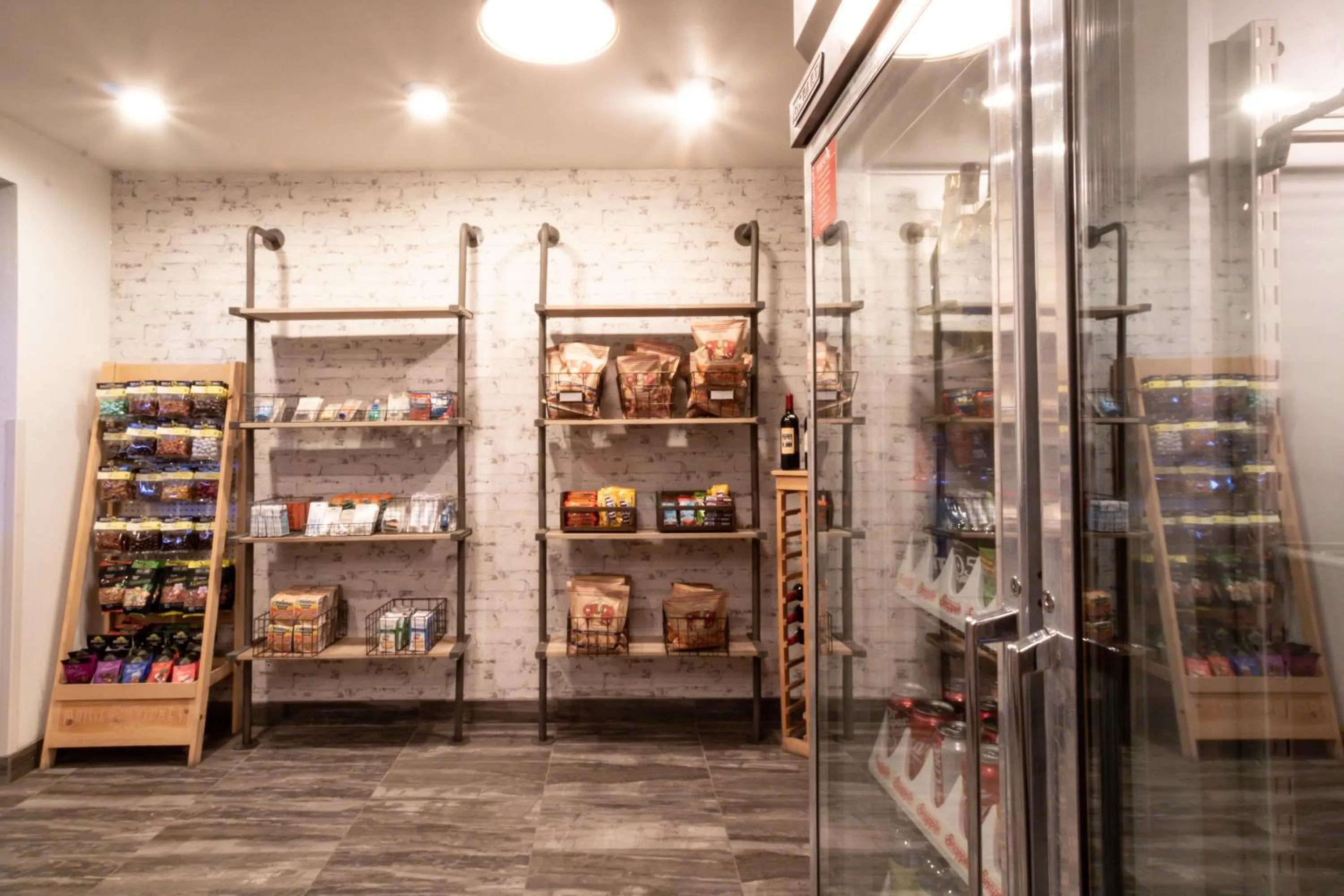 On-site shops in Oxford Suites Chico