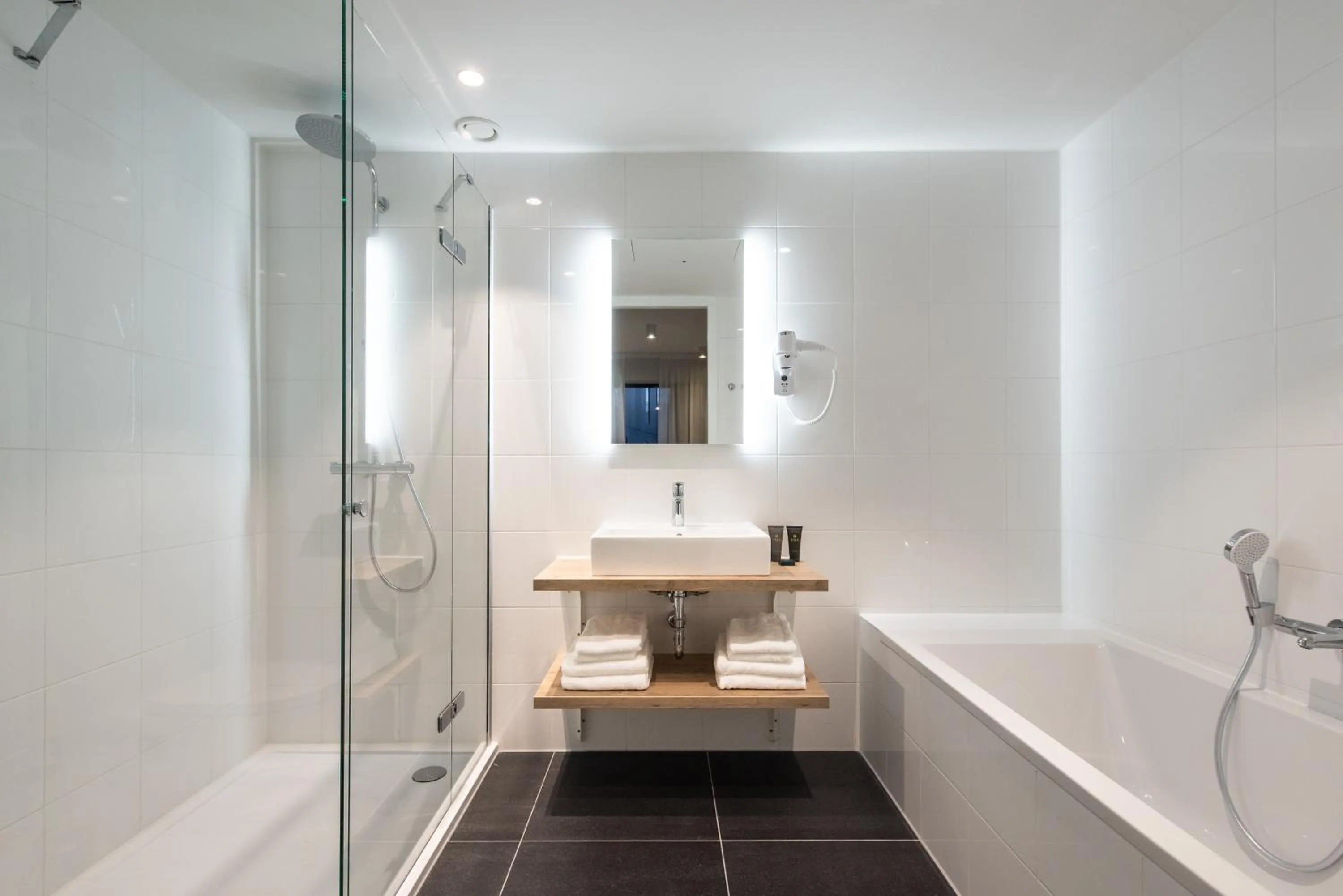 Shower in Numa Amsterdam Docklands