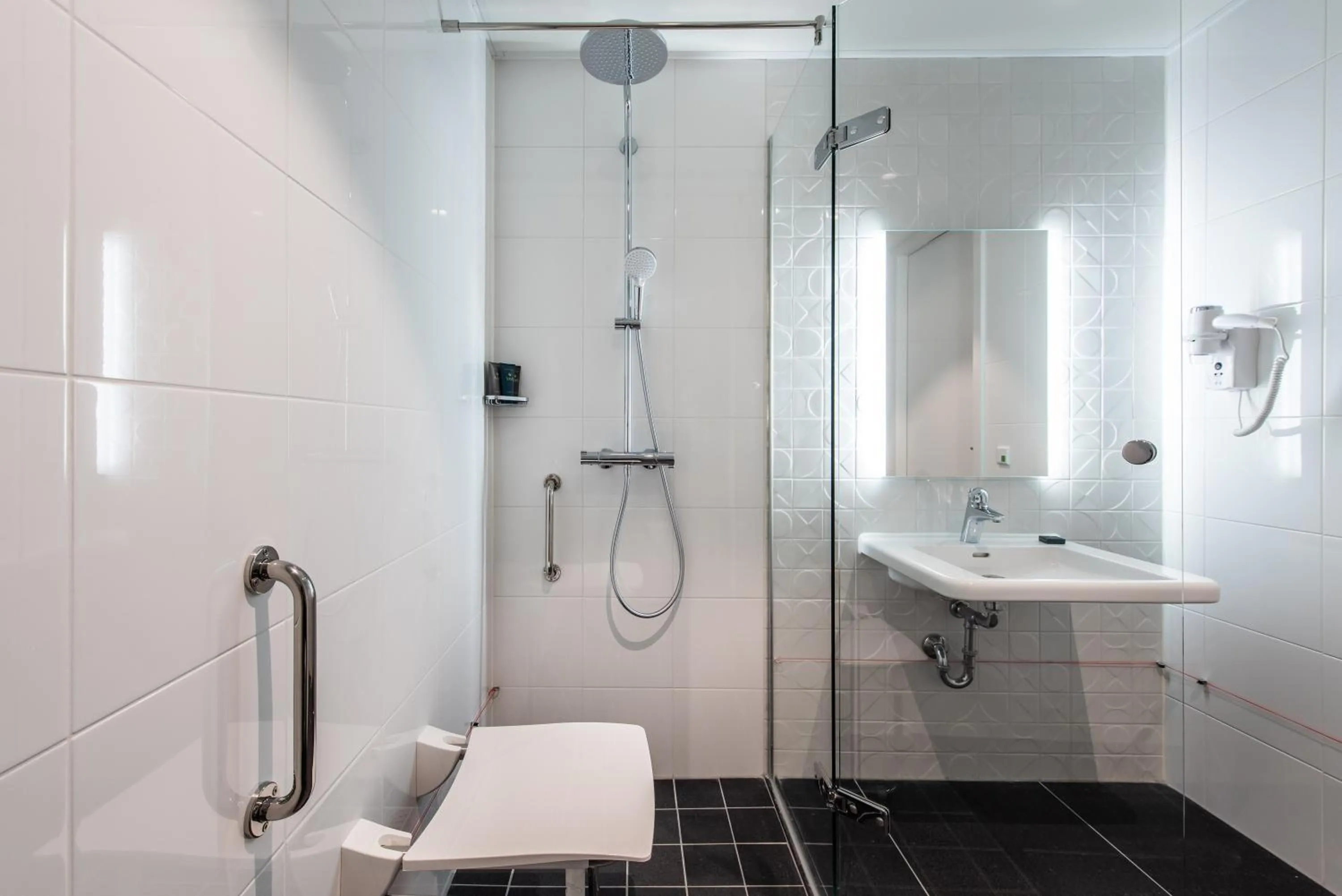 Shower in Numa Amsterdam Docklands