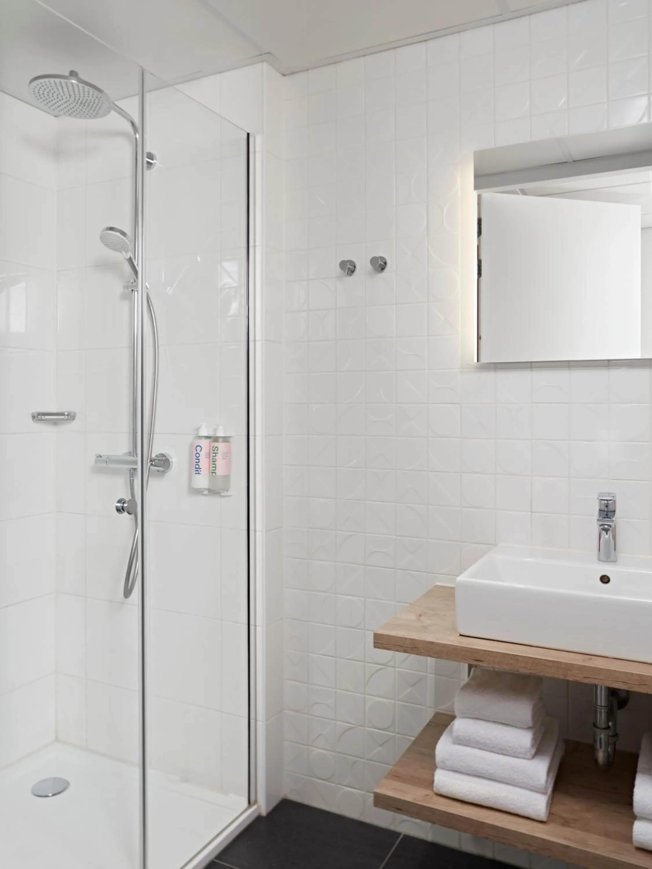 Bathroom in Numa Amsterdam Docklands