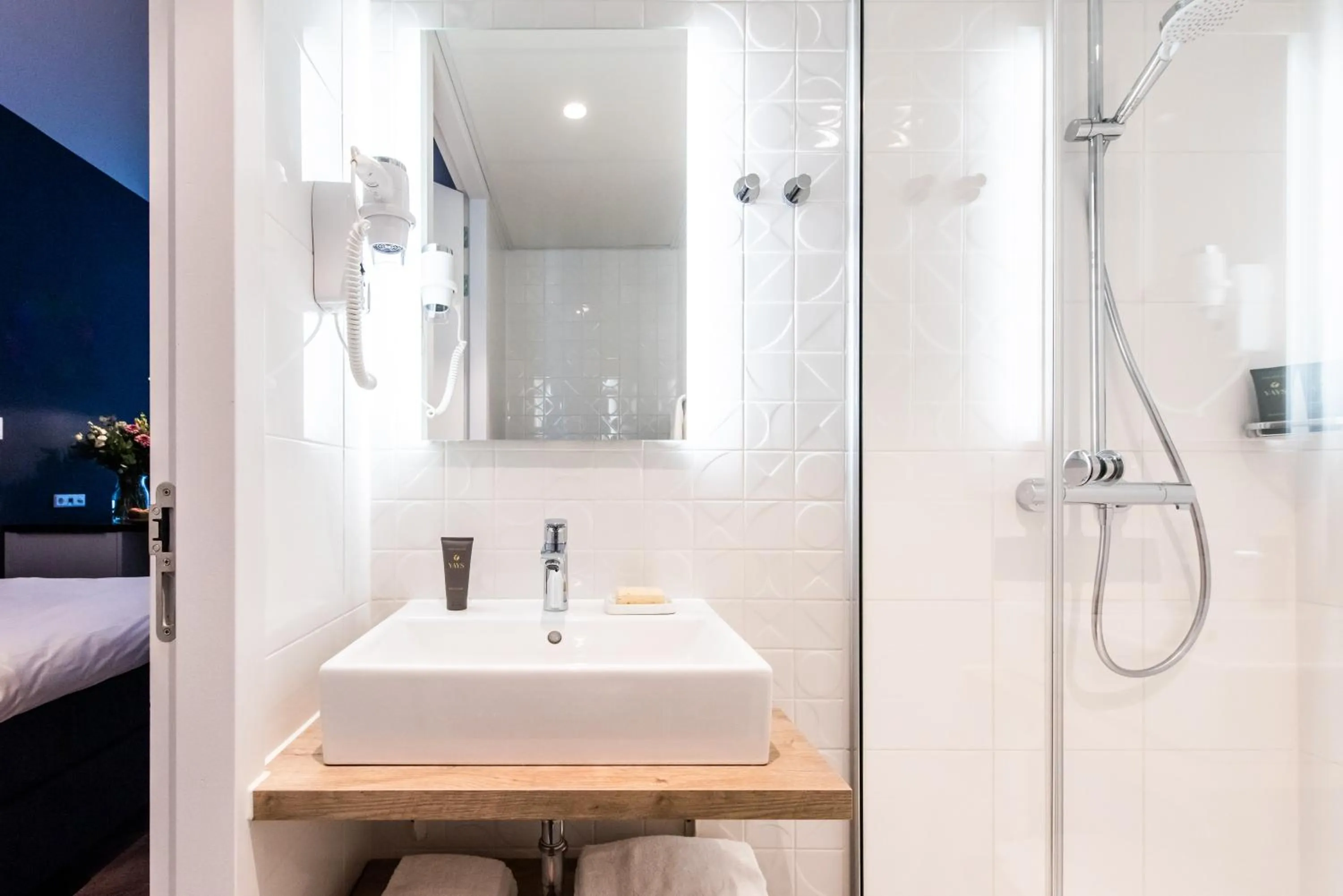 Shower, Bed in Numa Amsterdam Docklands