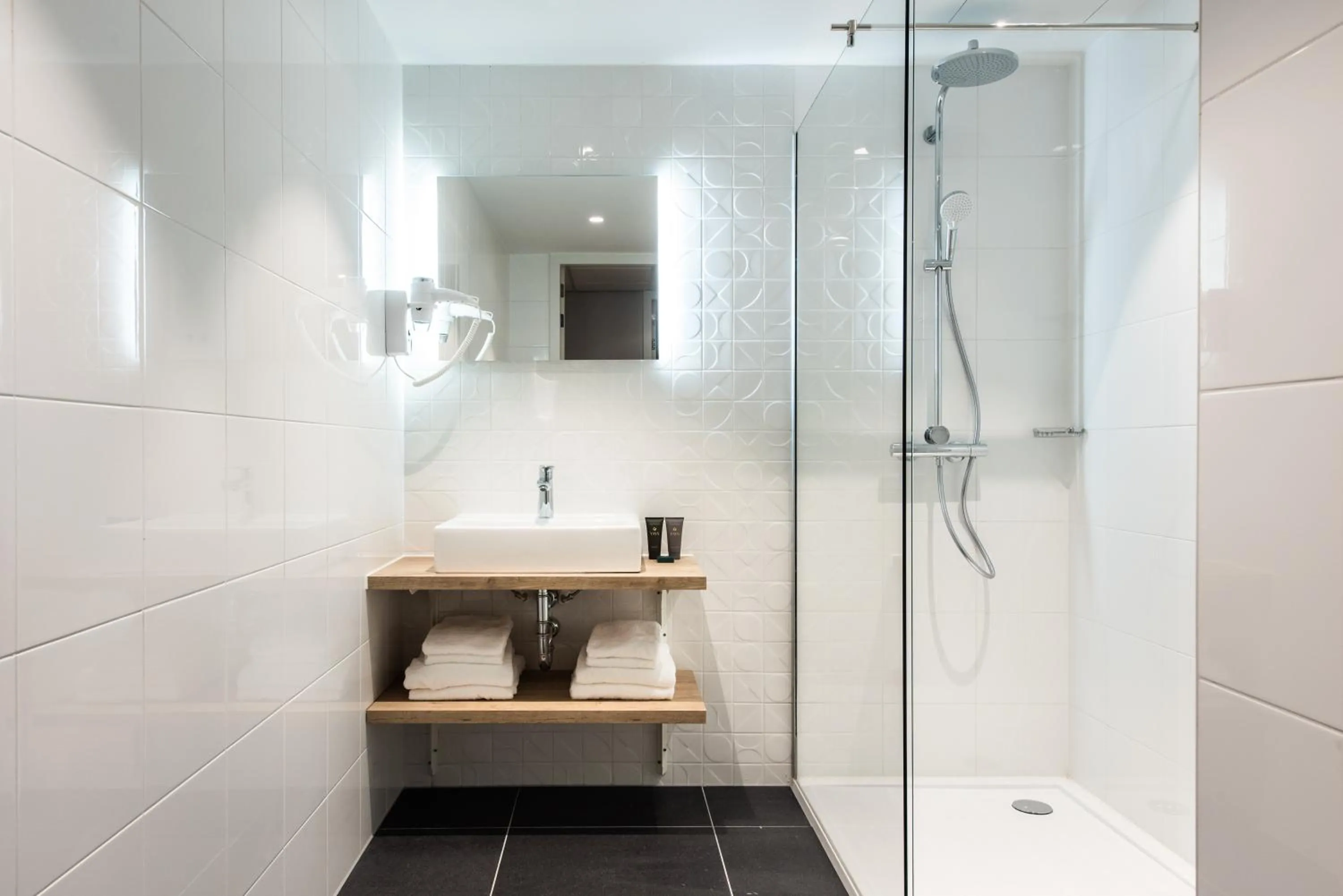 Shower in Numa Amsterdam Docklands