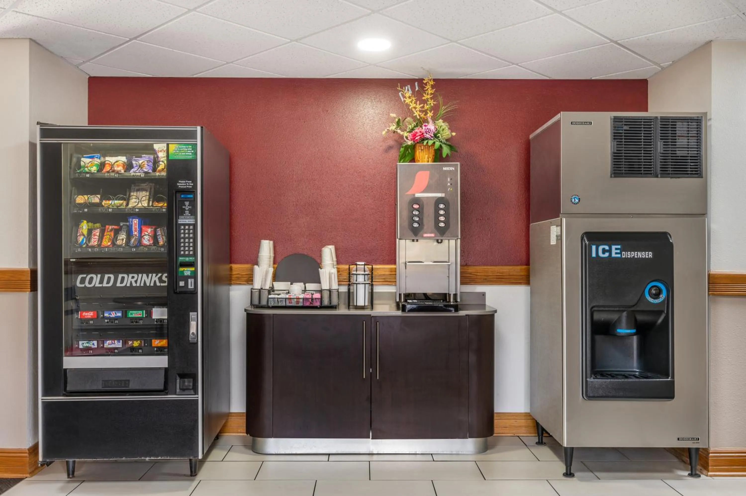 Coffee/tea facilities in Red Roof Inn Greencastle South - Cloverdale