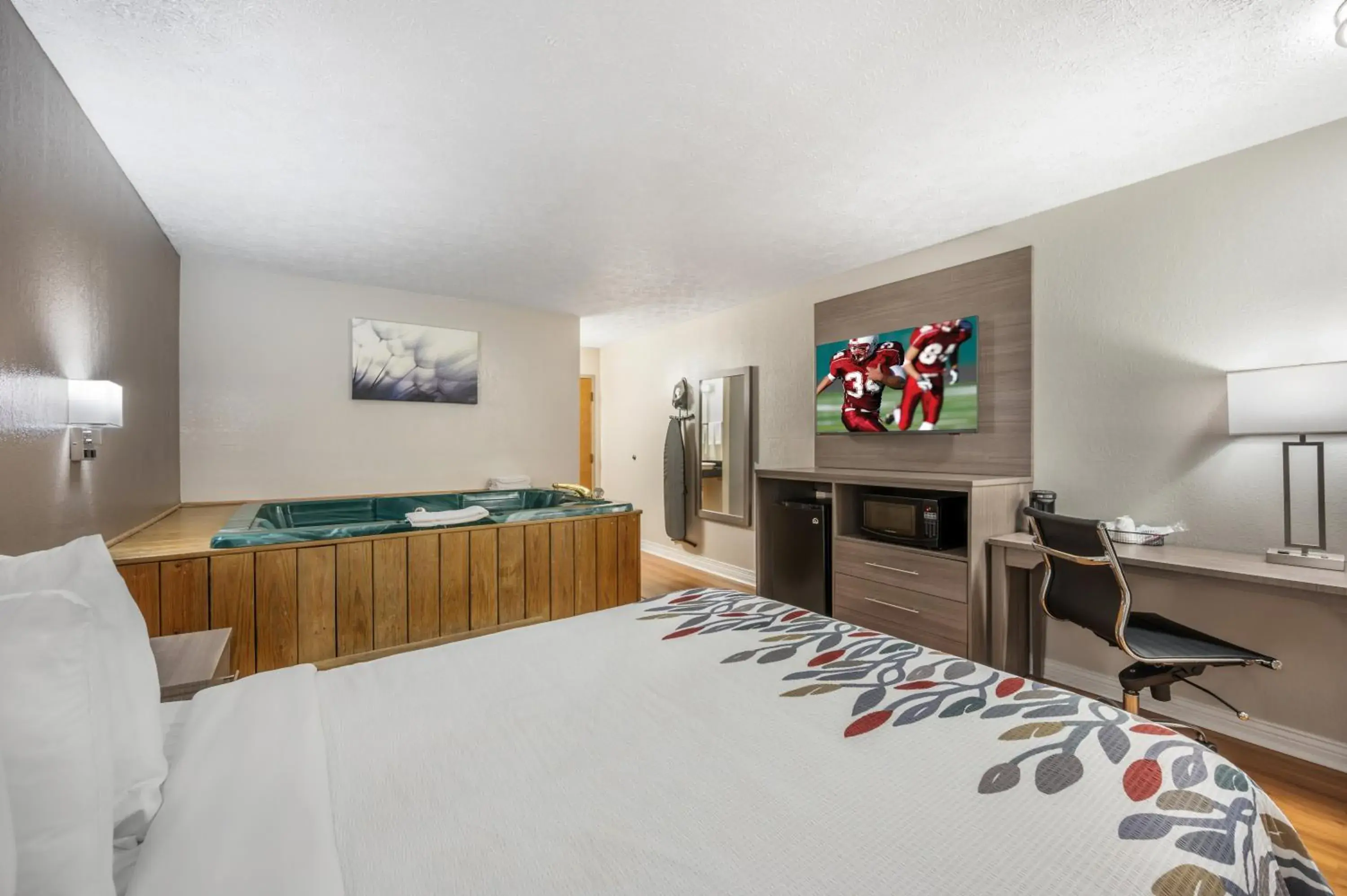 Bedroom, Bed in Red Roof Inn Greencastle South - Cloverdale Bedroom, Bed in Red Roof Inn Greencastle South - Cloverdale