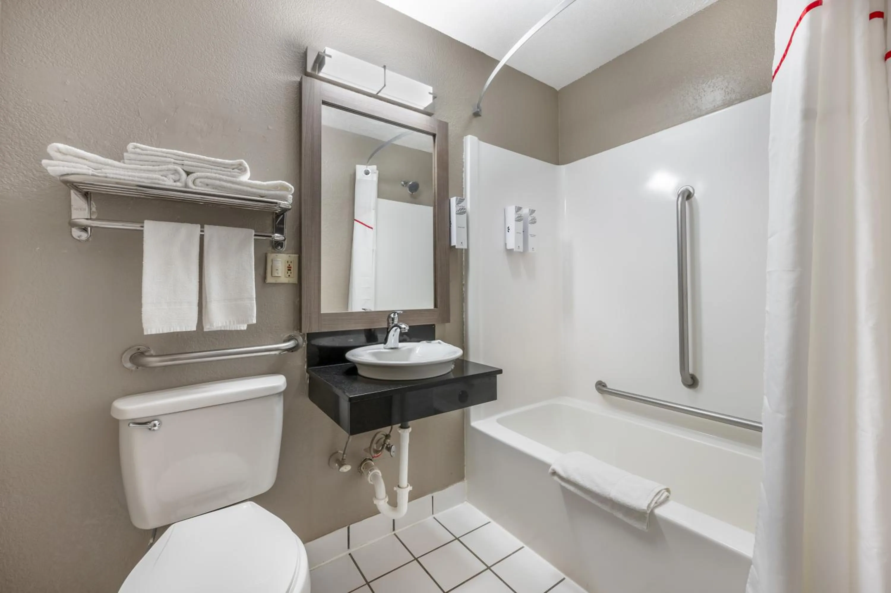 Toilet in Red Roof Inn Greencastle South - Cloverdale