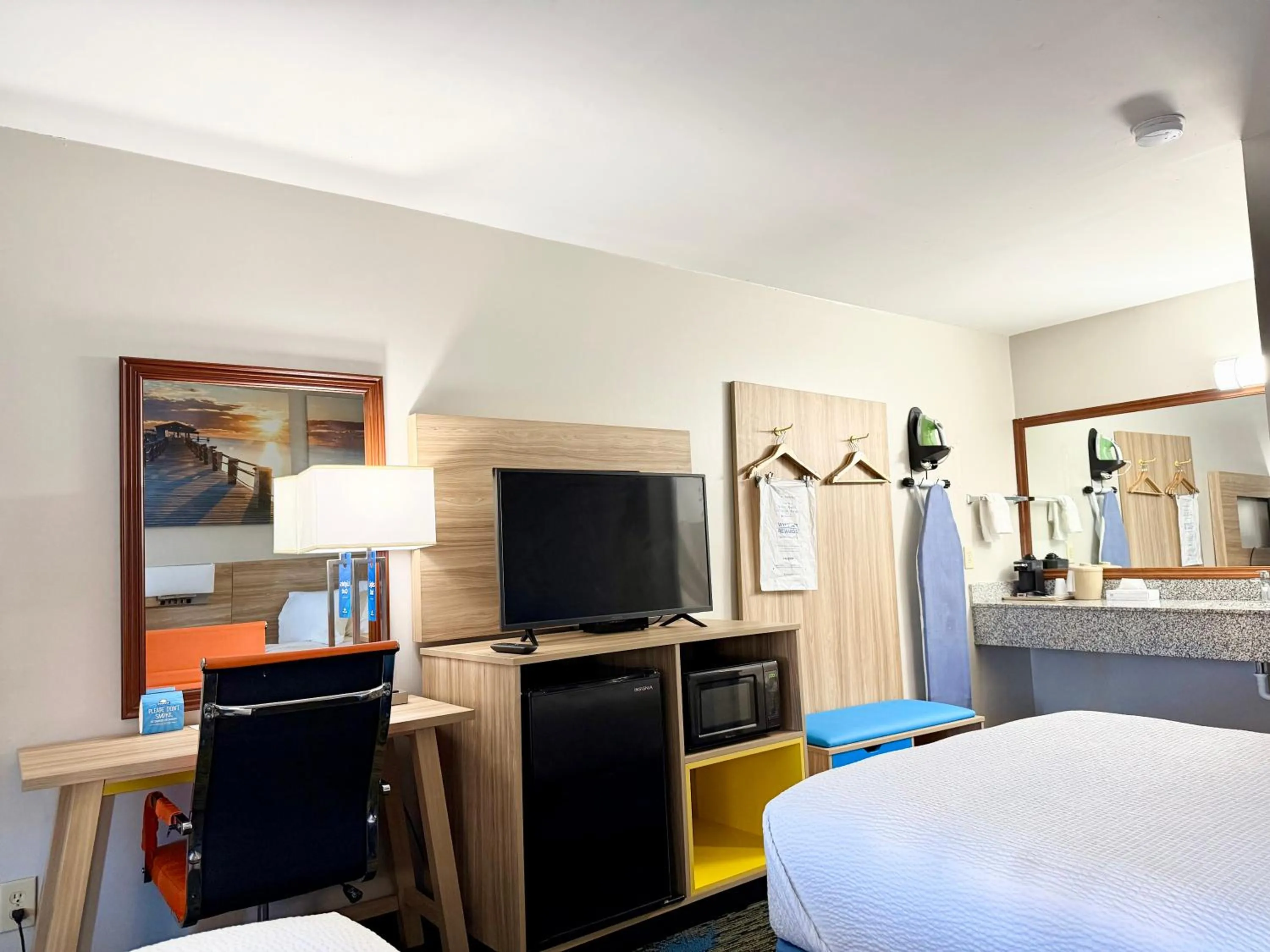 Bed in Days Inn by Wyndham Greenville