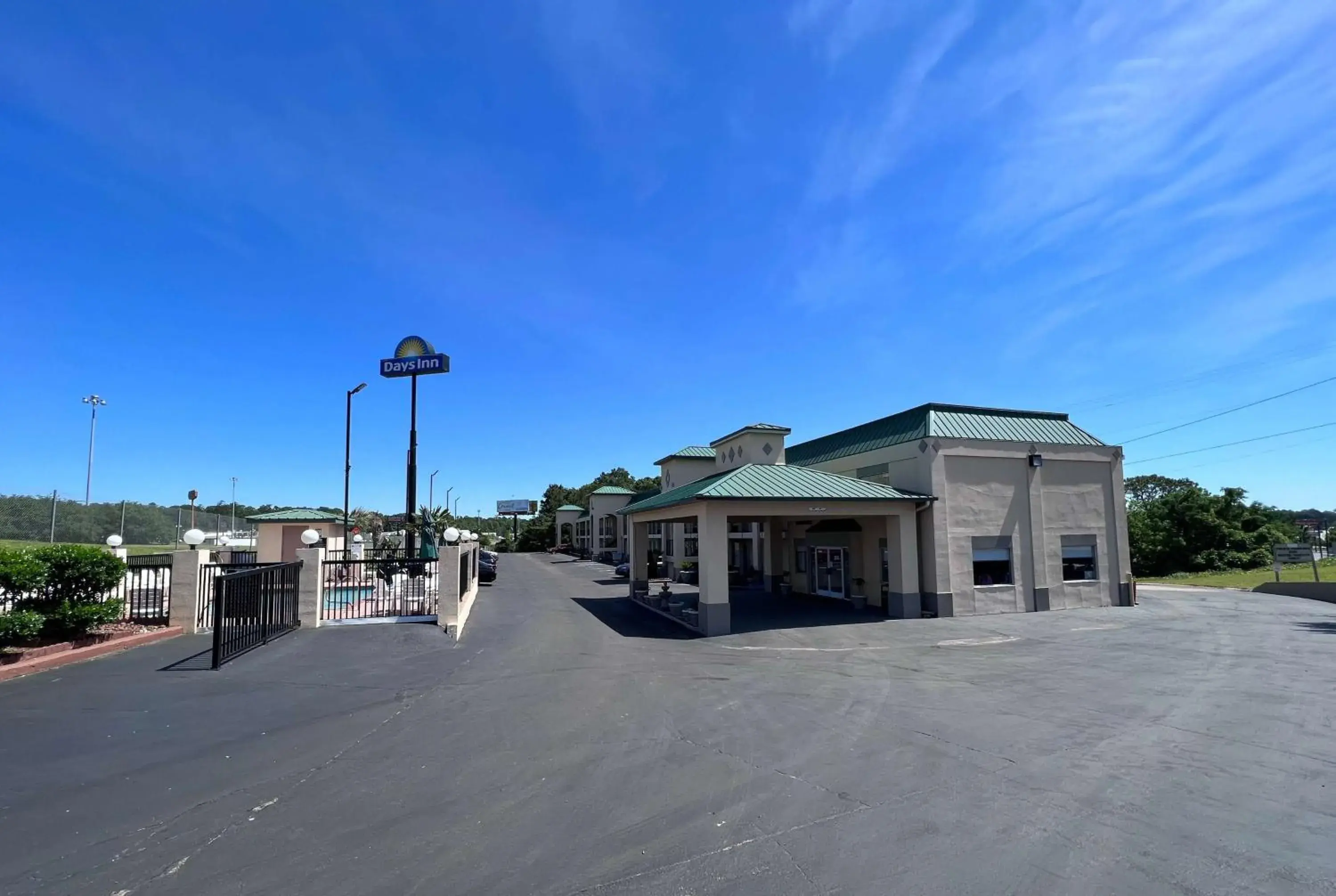 Property building in Days Inn by Wyndham Greenville Property building in Days Inn by Wyndham Greenville