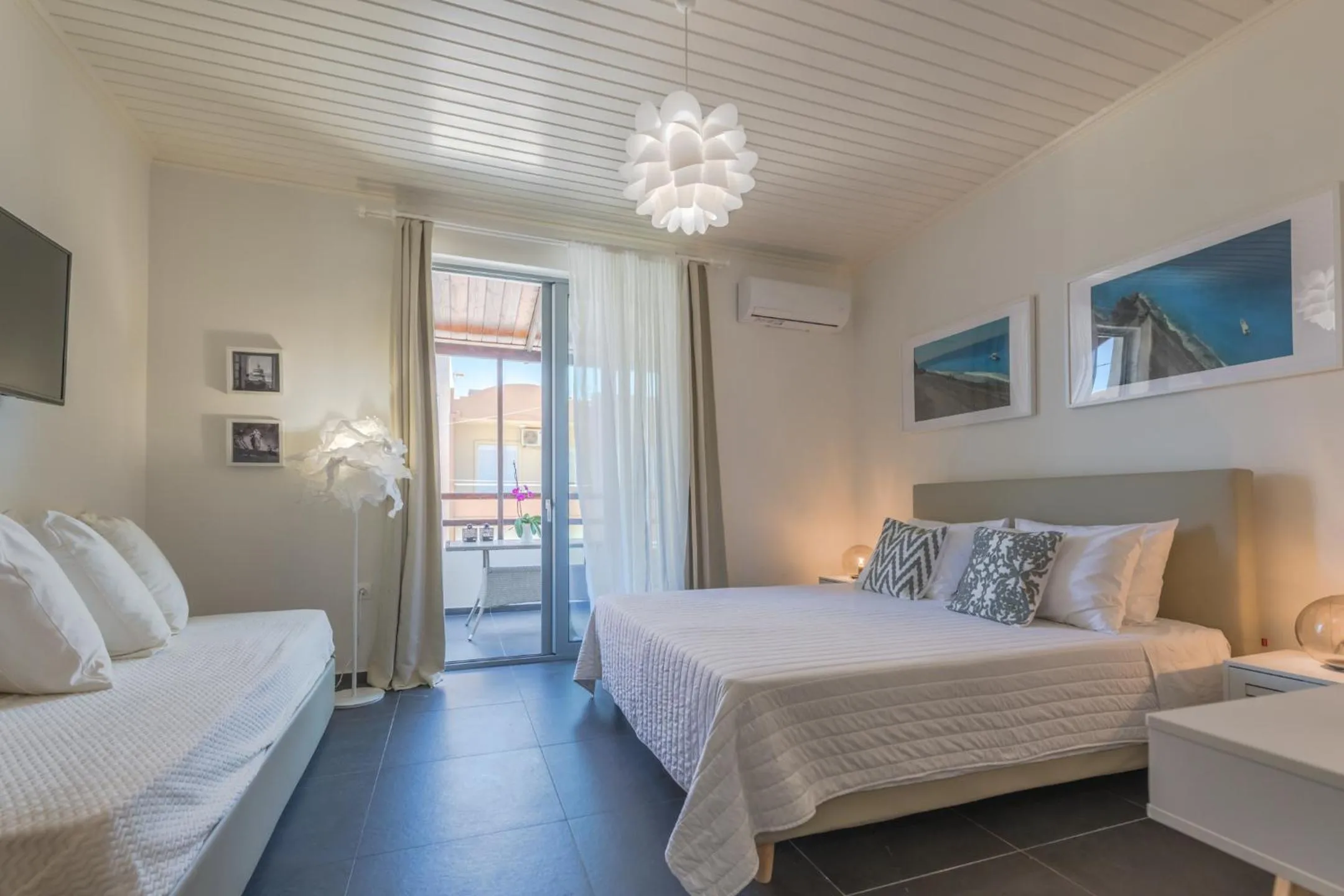 Bed in Rotunda Suites