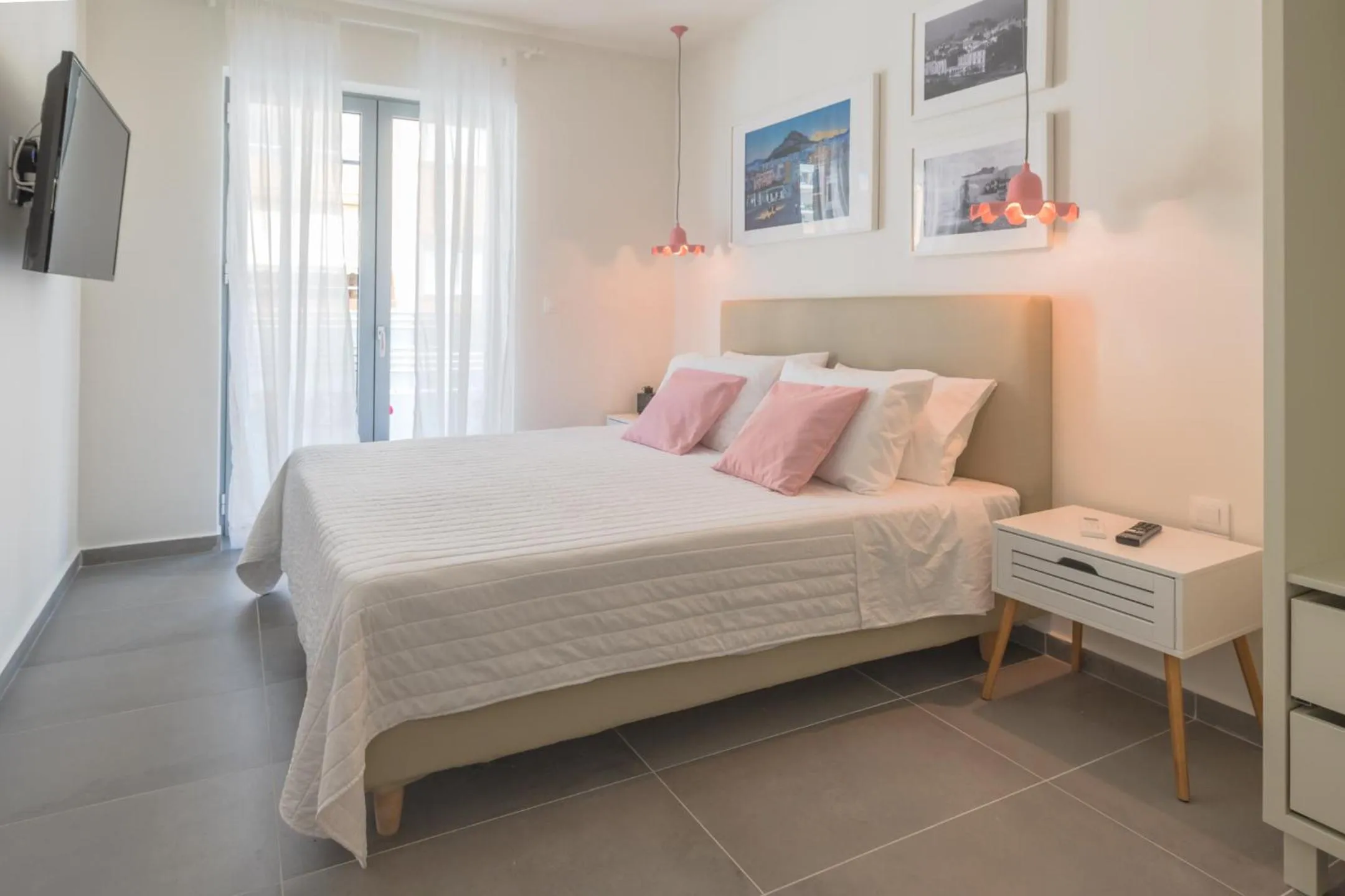 Bed in Rotunda Suites