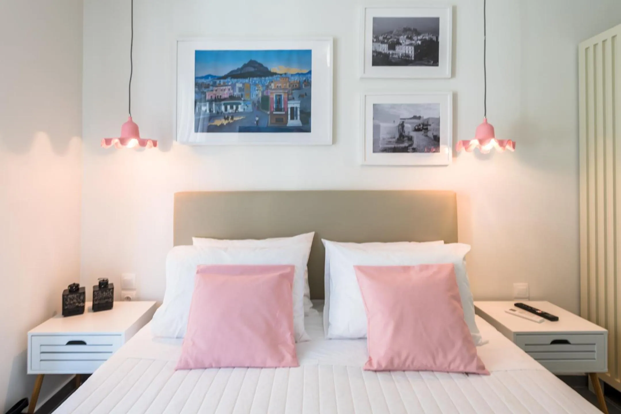 Bedroom, Bed in Rotunda Suites