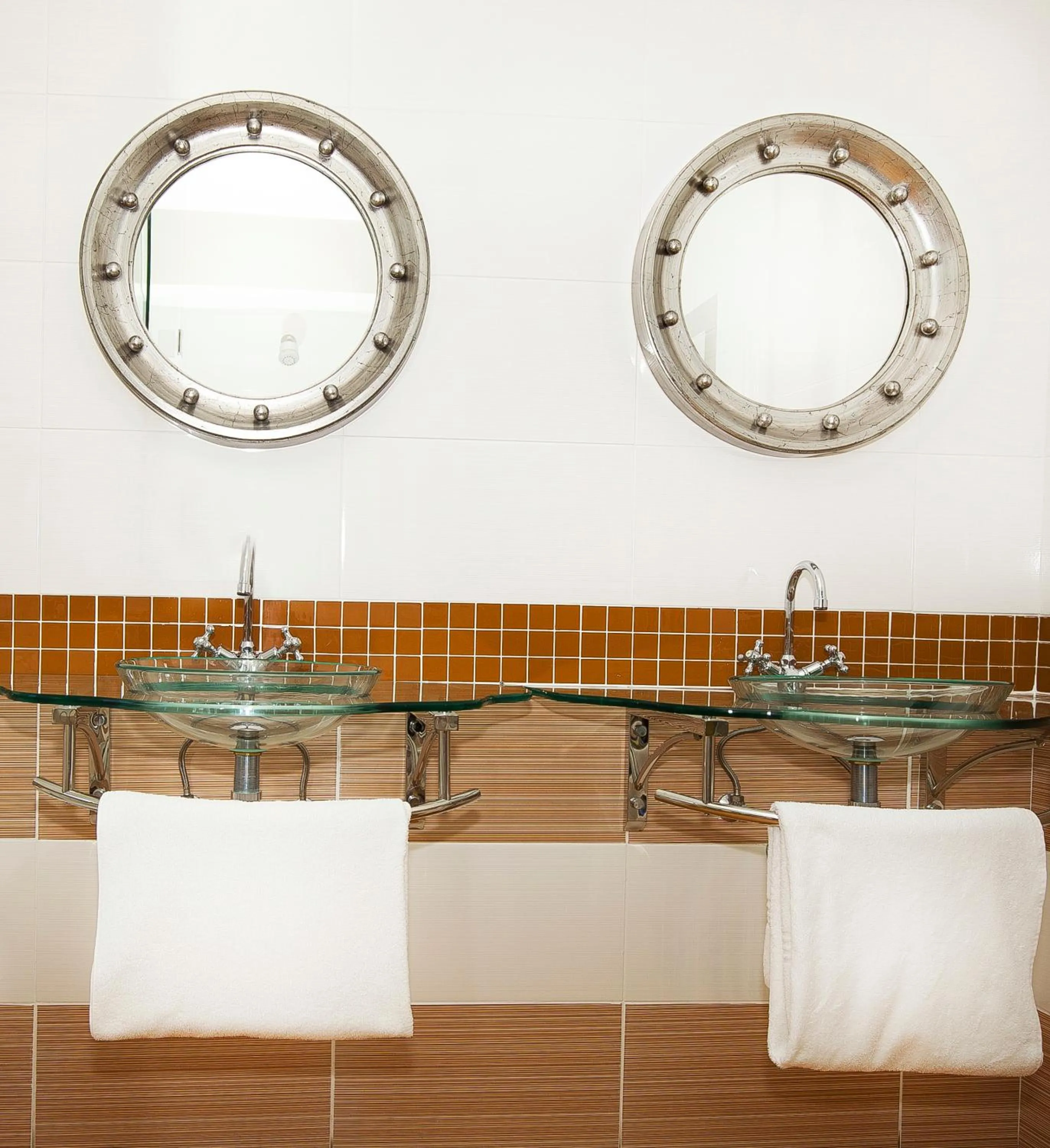 Bathroom in Magellans Hotel