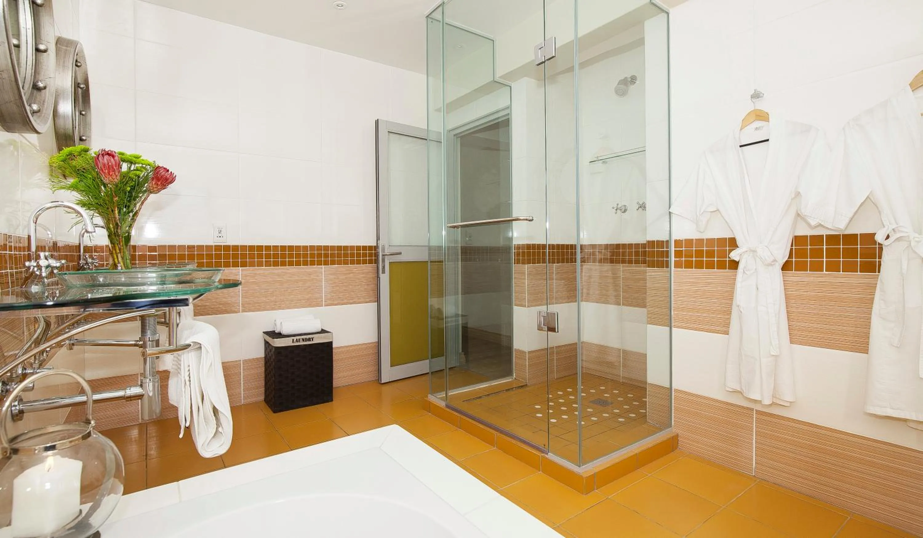 Shower in Magellans Hotel