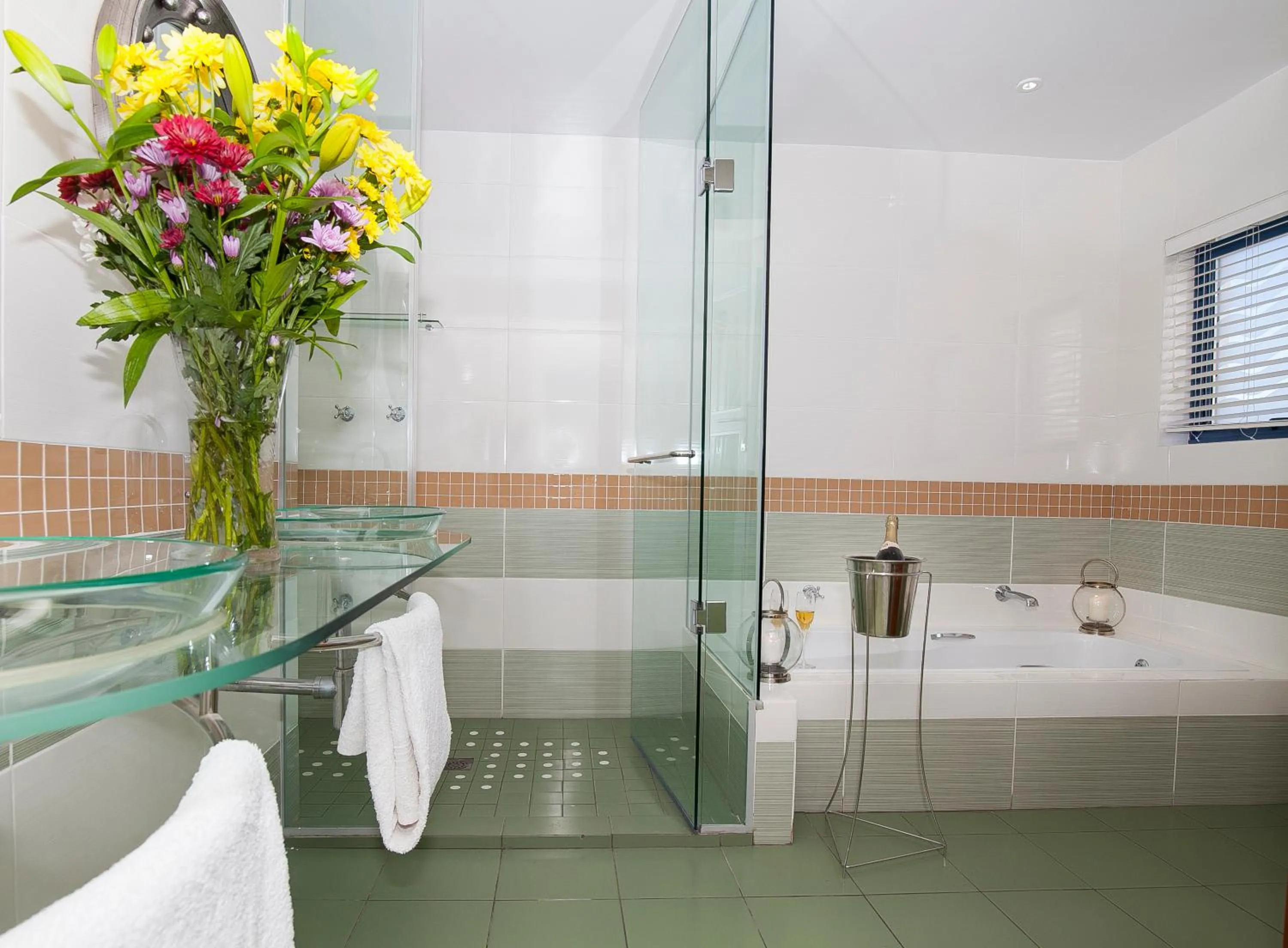 Bathroom in Magellans Hotel