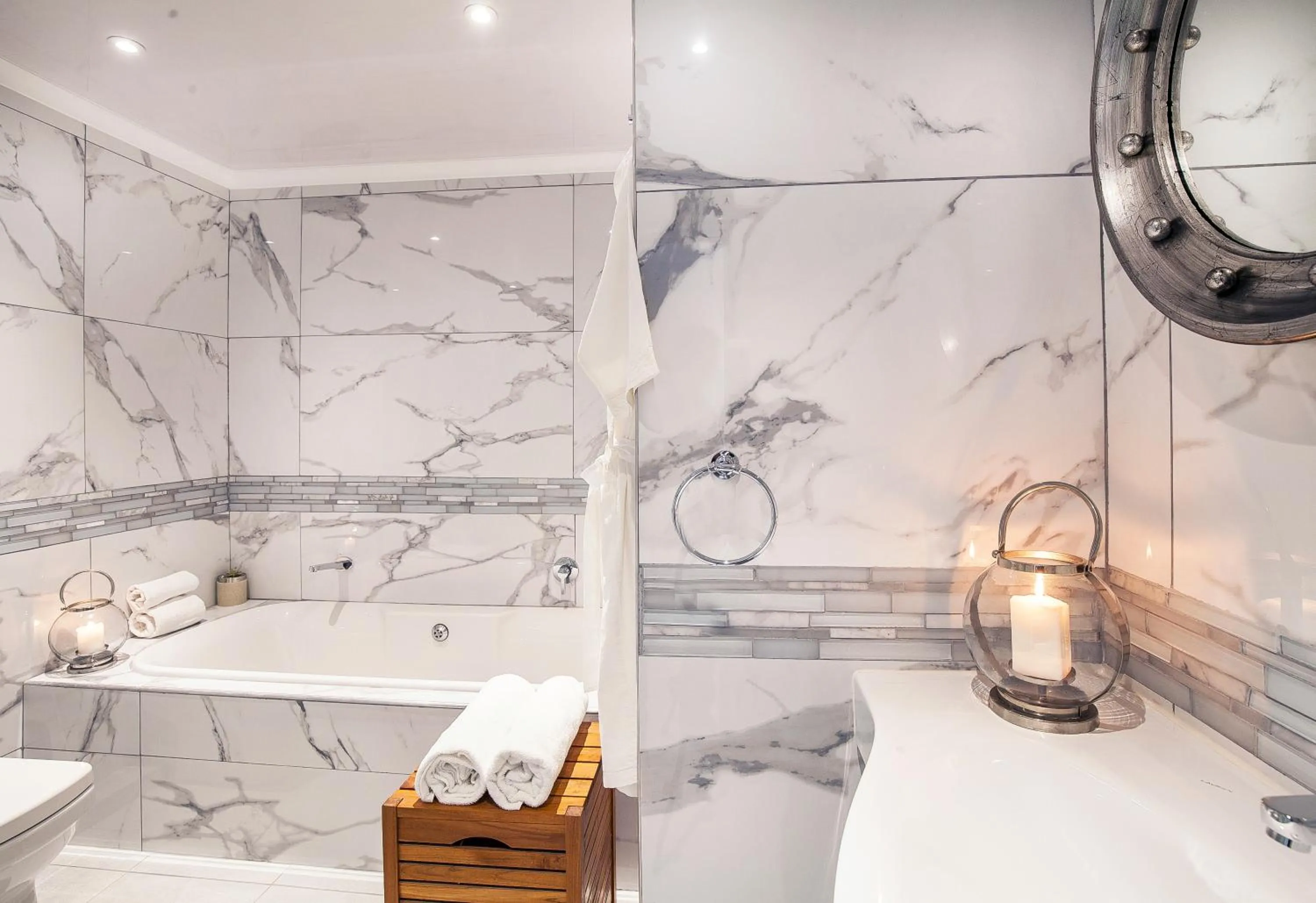 Bathroom in Magellans Hotel