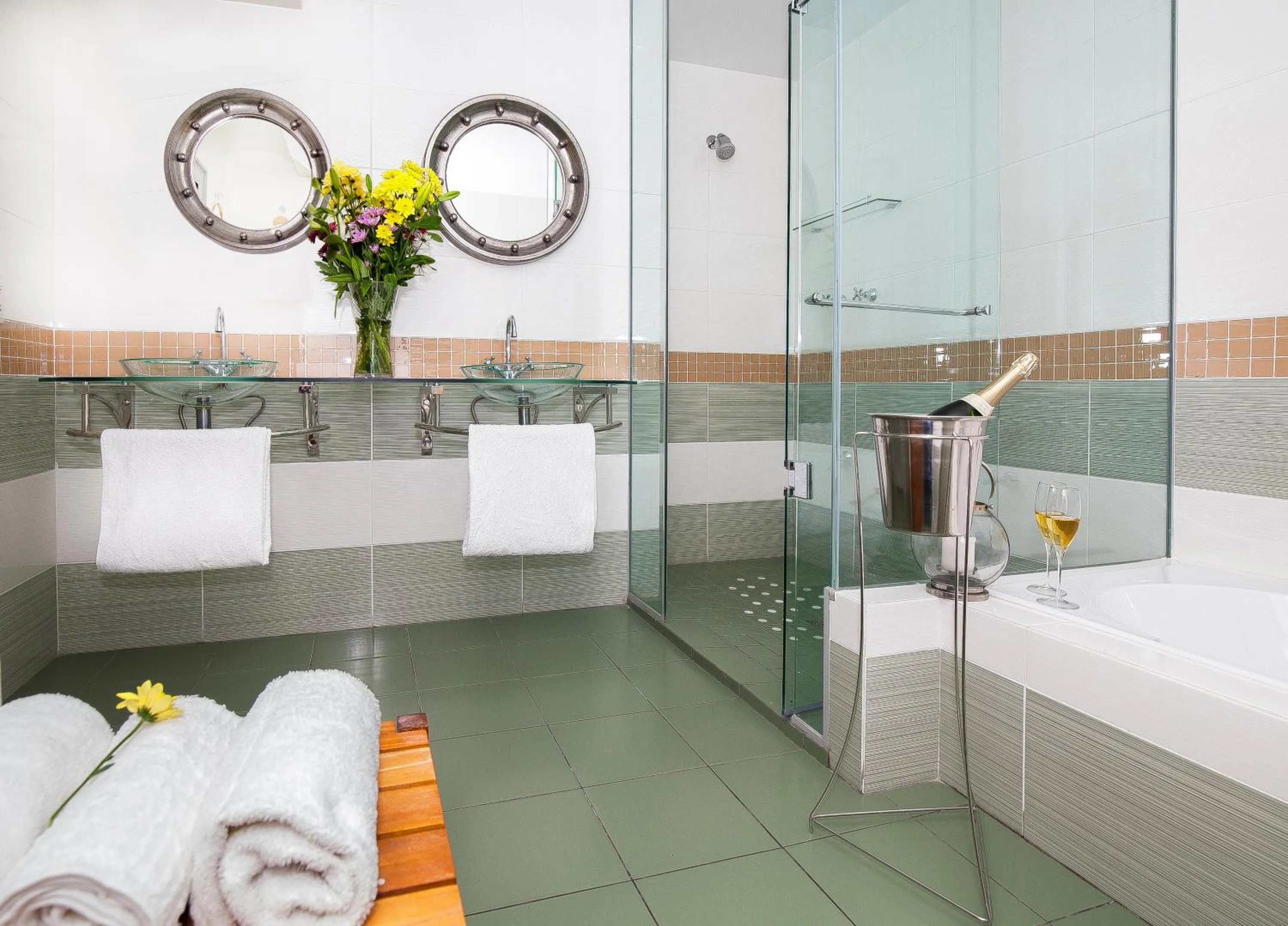 Shower in Magellans Hotel