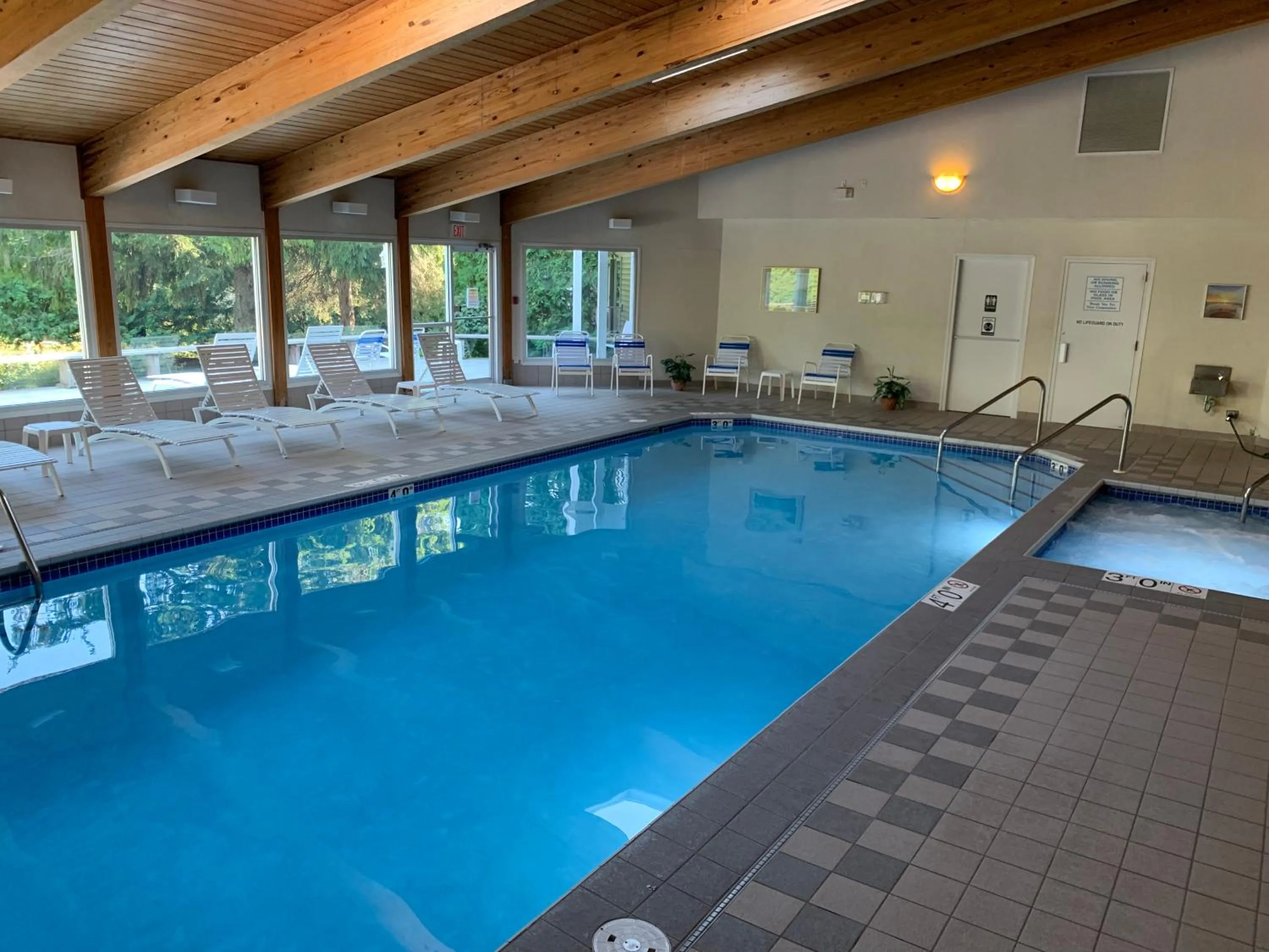 Swimming pool in AppleCreek Resort-Hotel & Suites