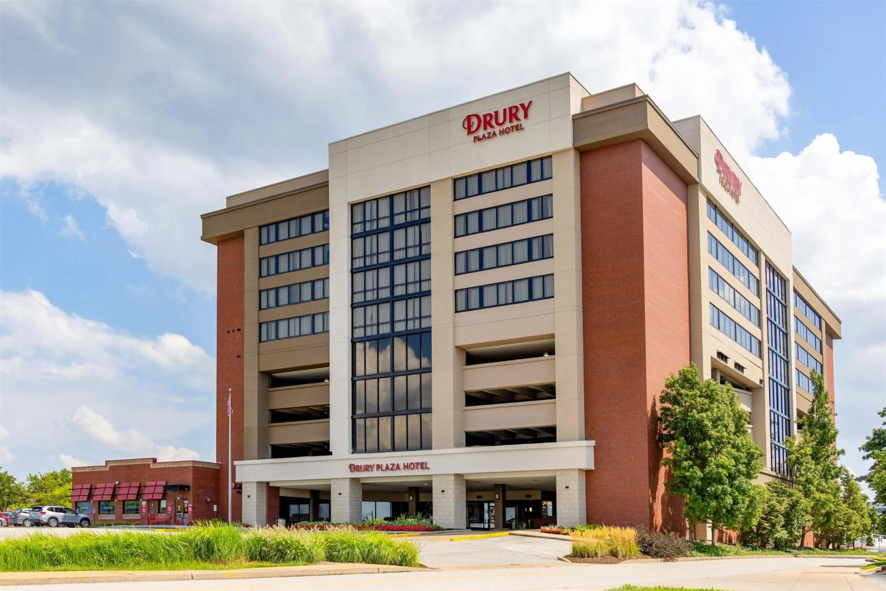 Property building in Drury Plaza Hotel St Louis Creve Coeur