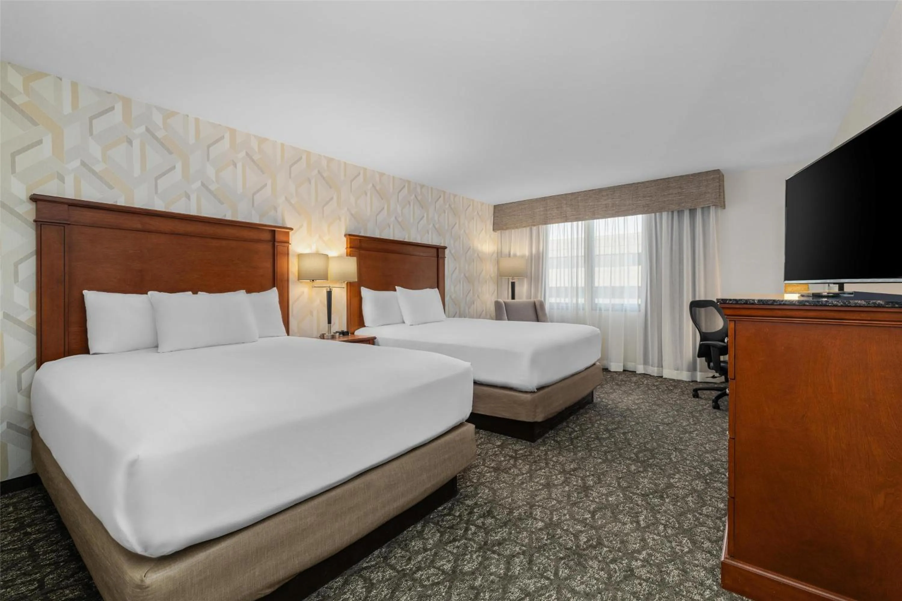 Bedroom, Bed in Drury Plaza Hotel St Louis Creve Coeur