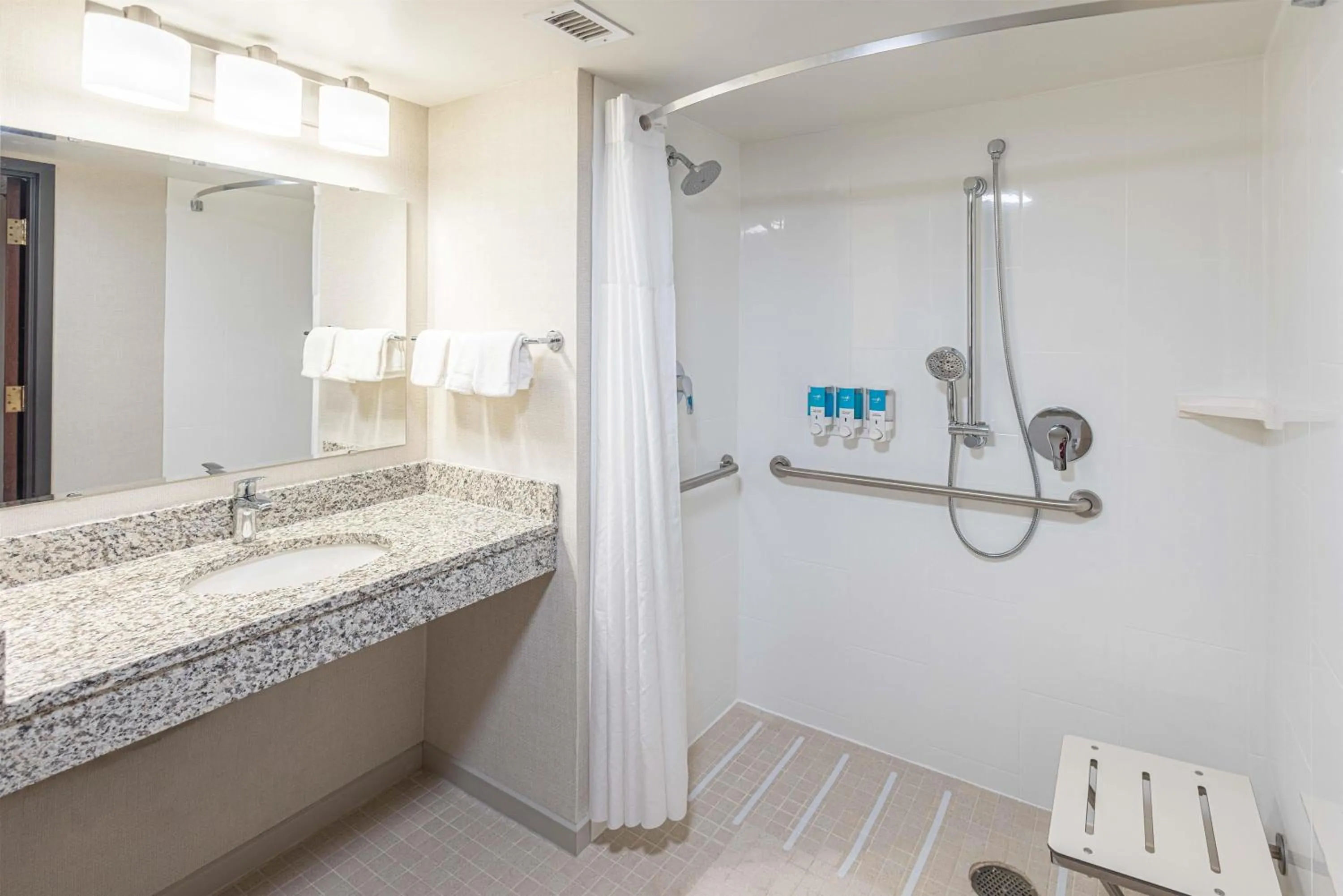 Bathroom in Drury Plaza Hotel St Louis Creve Coeur