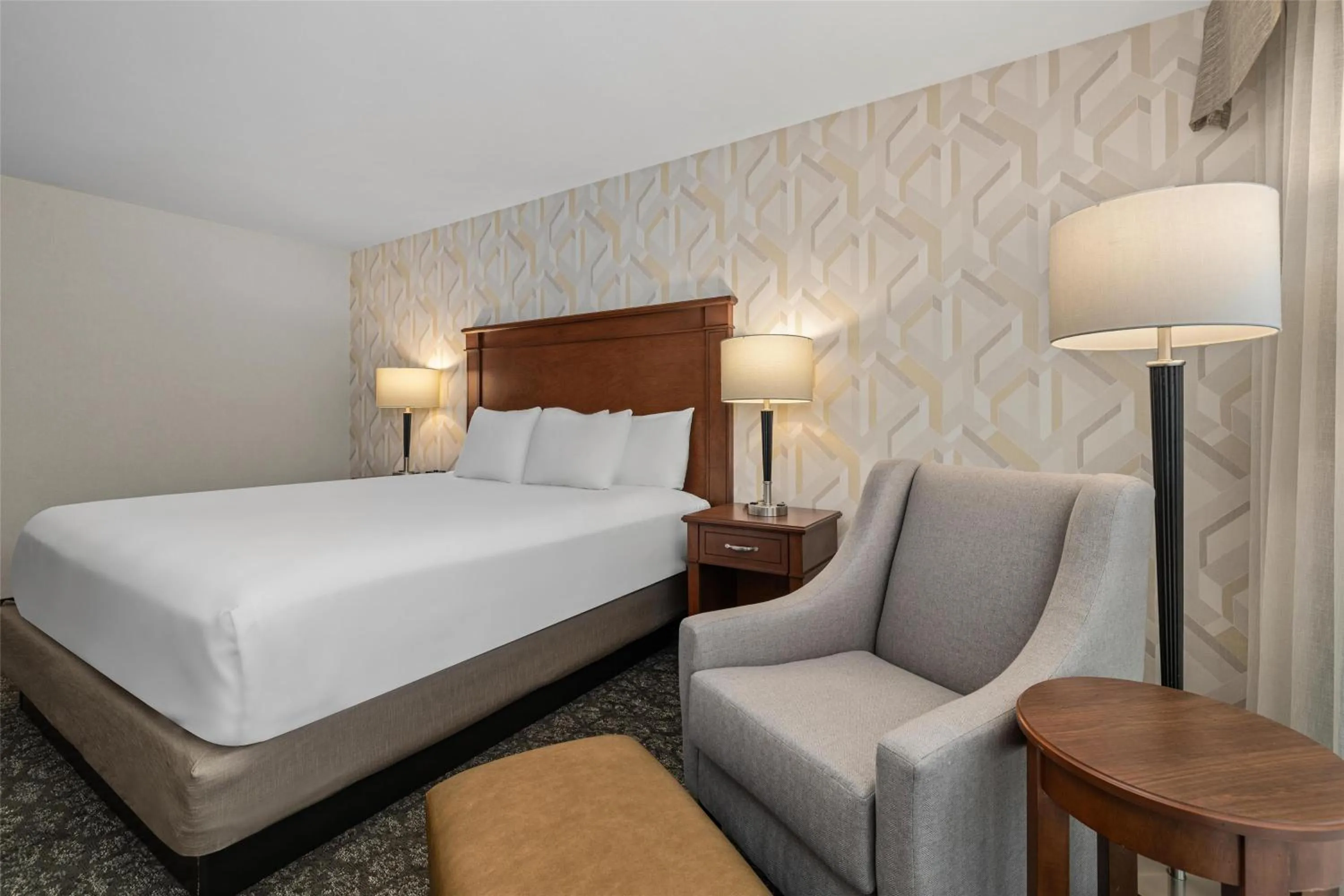 Bedroom, Bed in Drury Plaza Hotel St Louis Creve Coeur