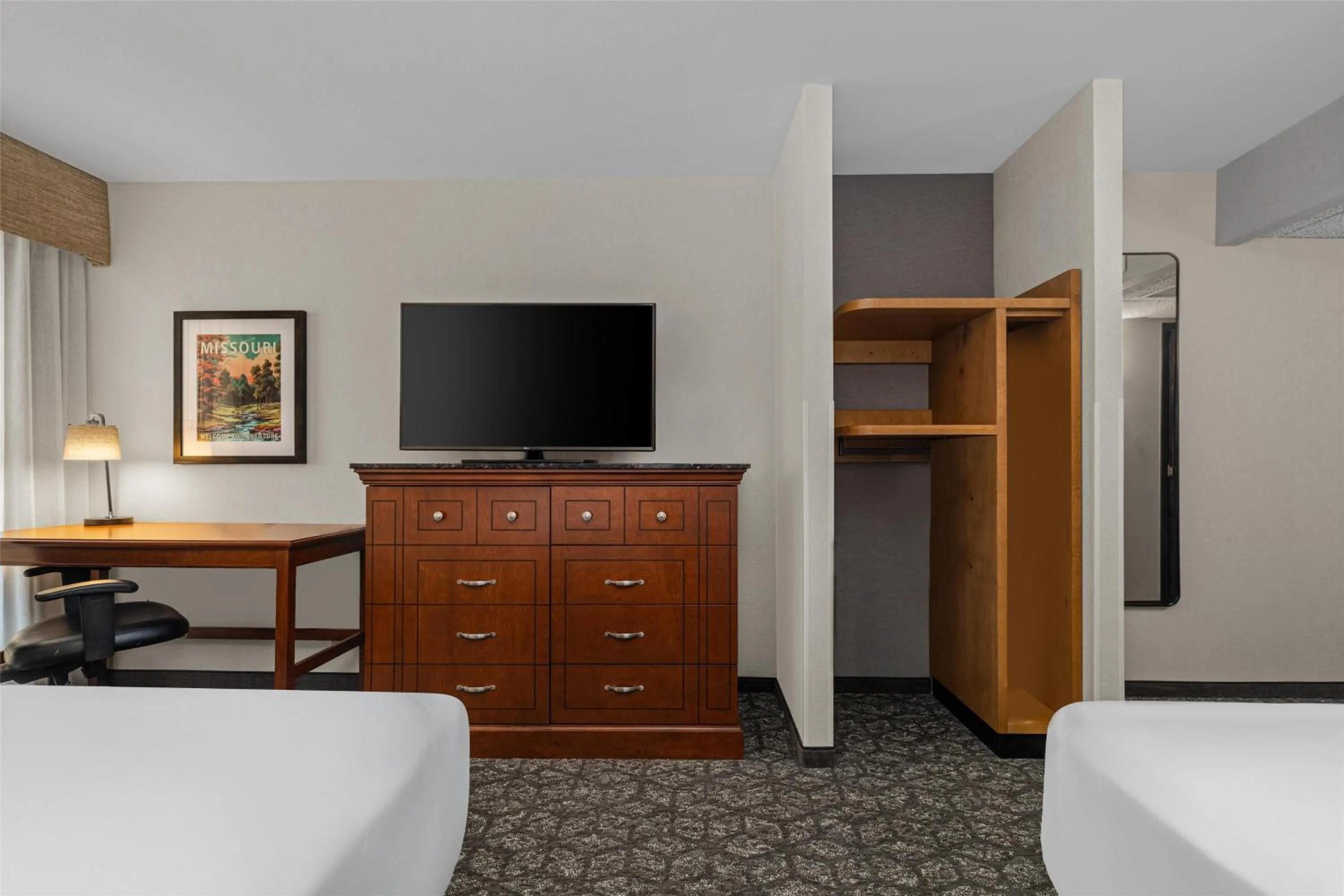 Bedroom, Bed in Drury Plaza Hotel St Louis Creve Coeur