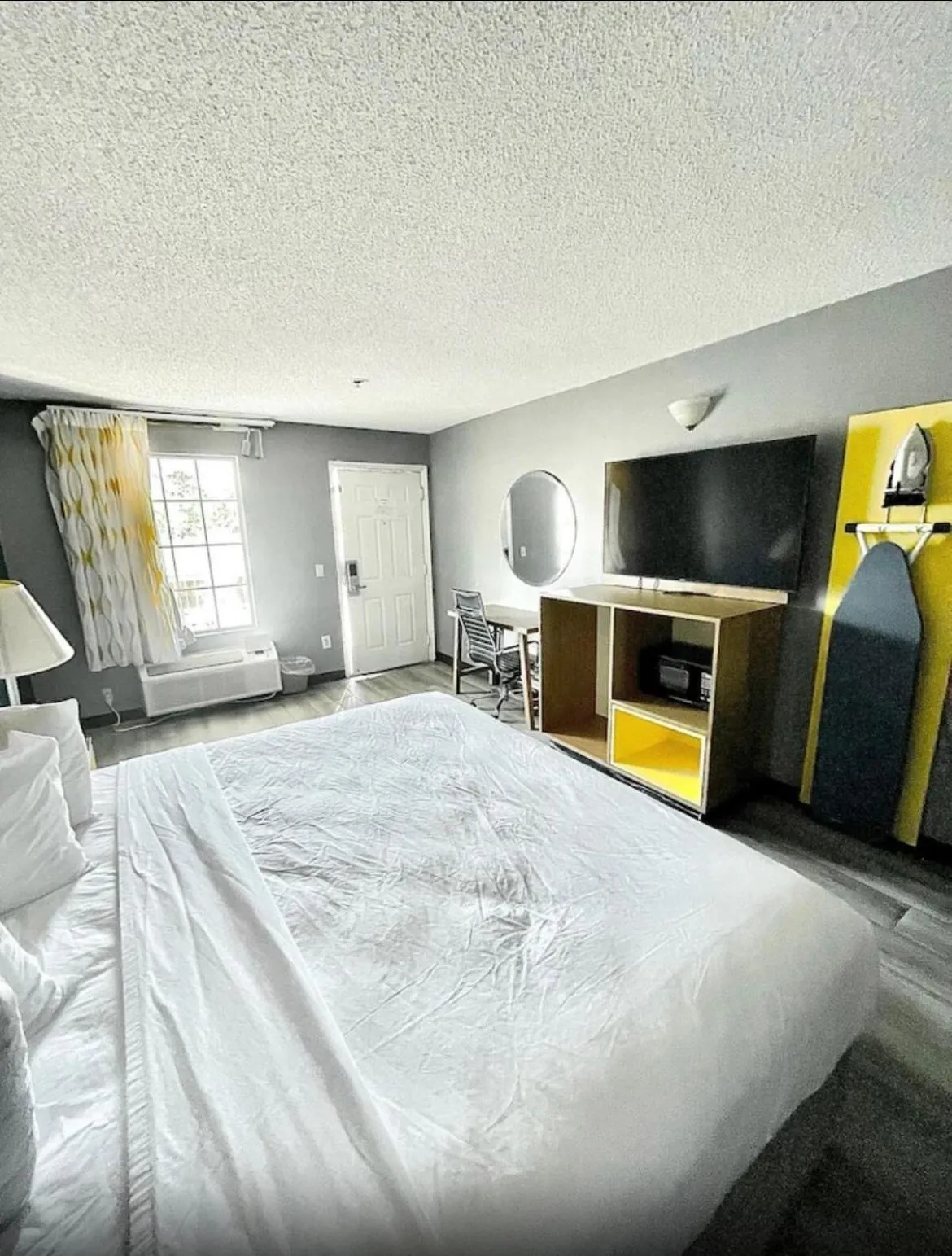 Bedroom, Bed in Baymont by Wyndham Dublin