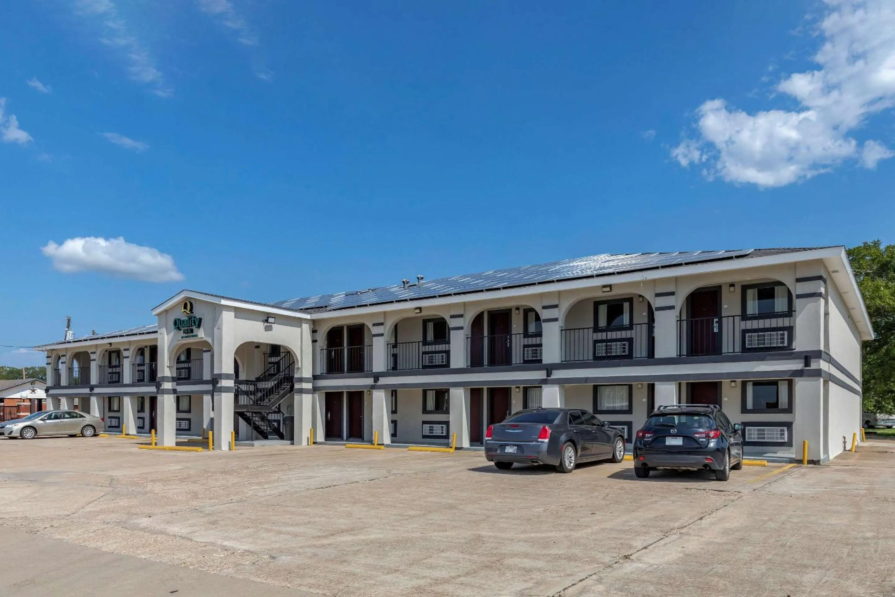 Property building in Quality Inn Cameron