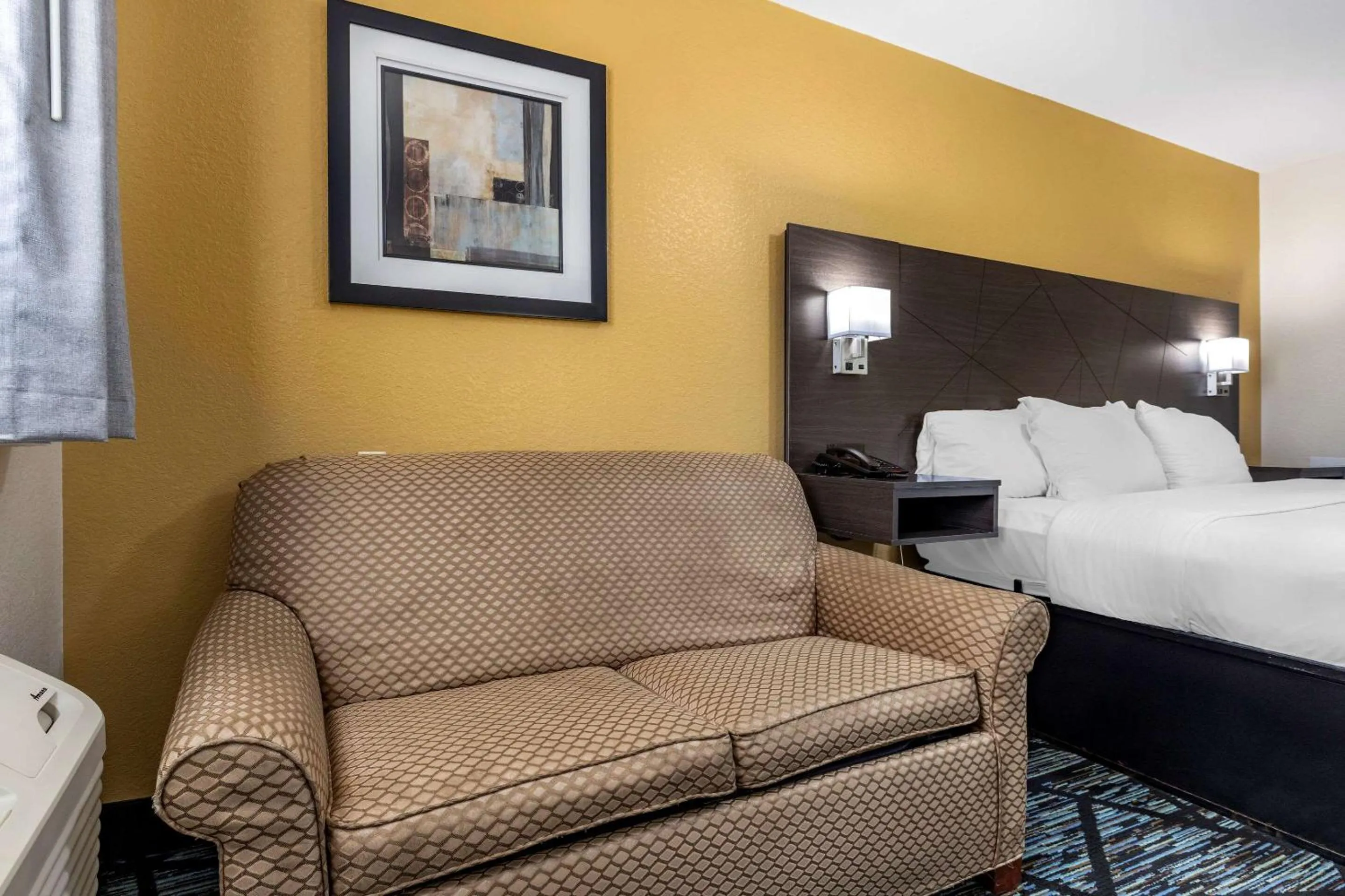 Bedroom, Bed in Quality Inn Cameron