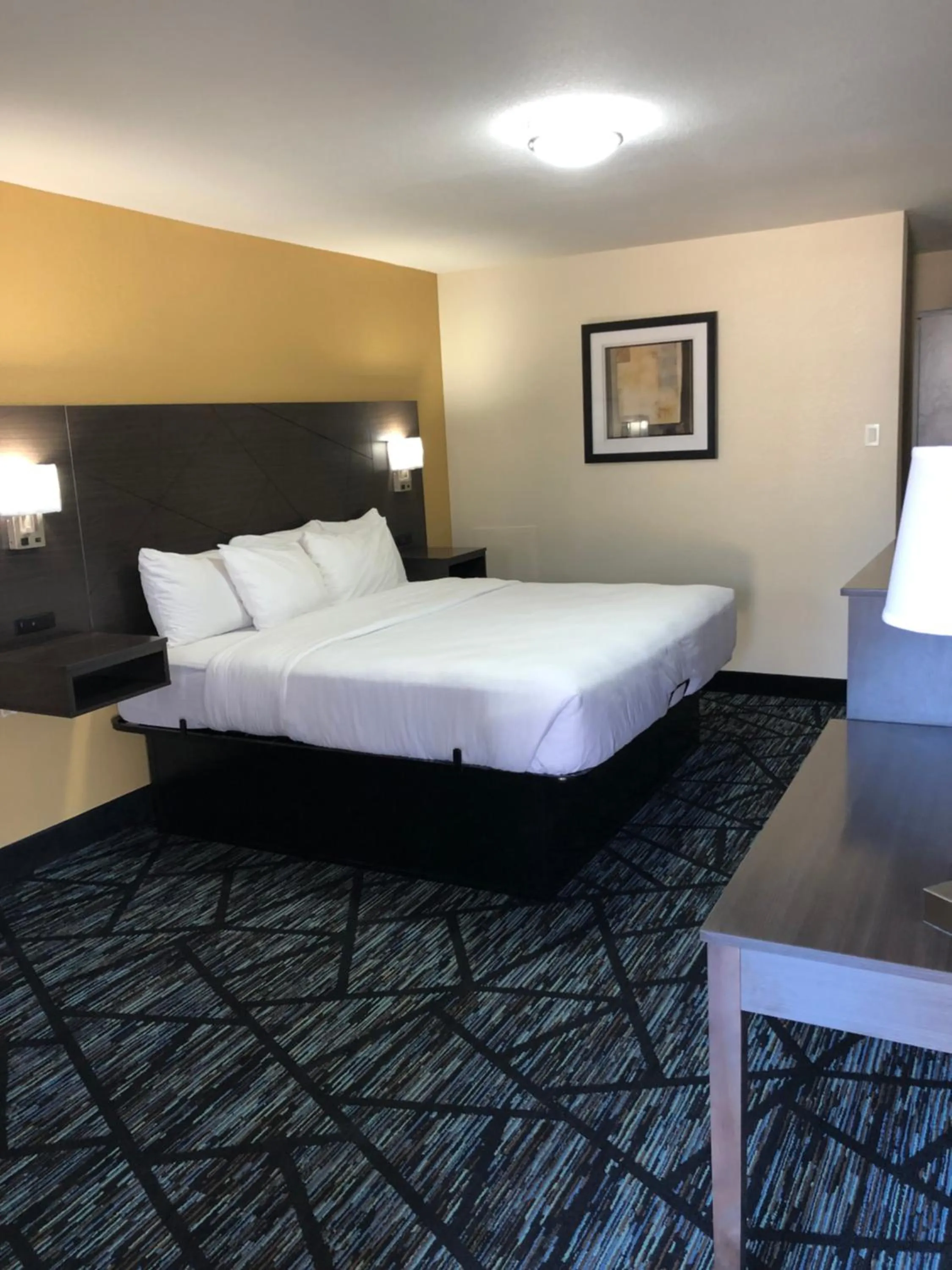 Bed in Quality Inn Cameron