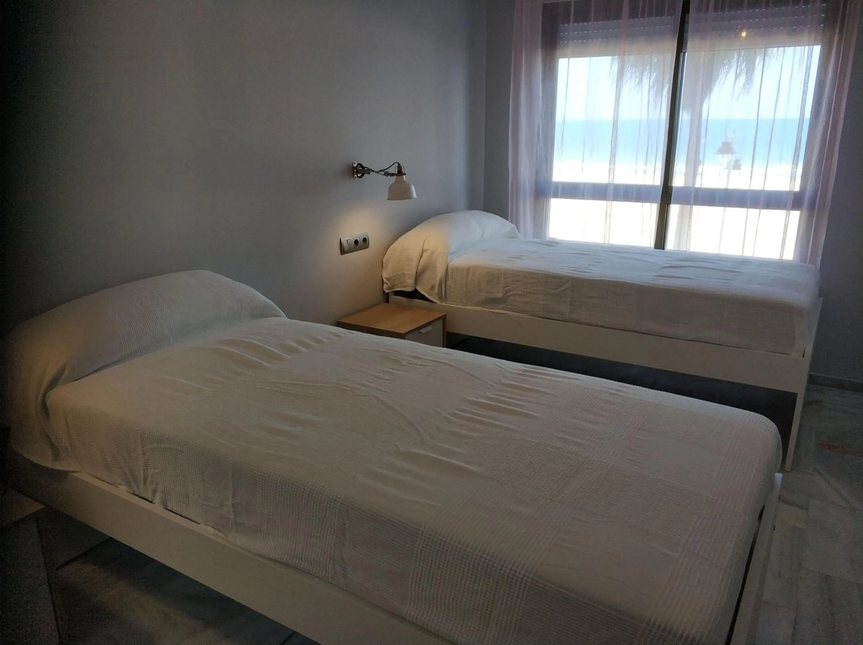 Photo of the whole room, Bed in Victoria Beach Sunset Lounge