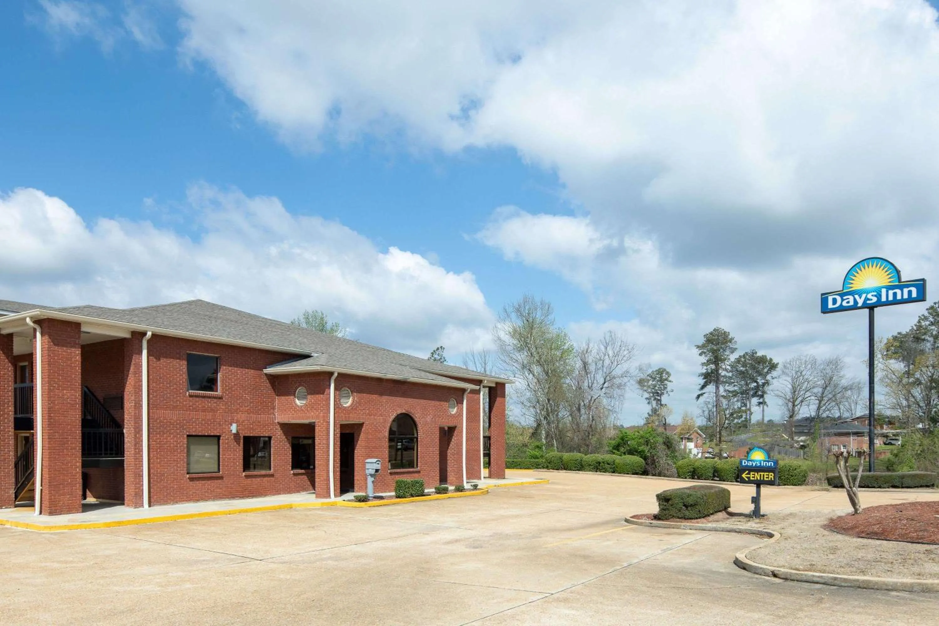 Property building in Days Inn by Wyndham Tupelo