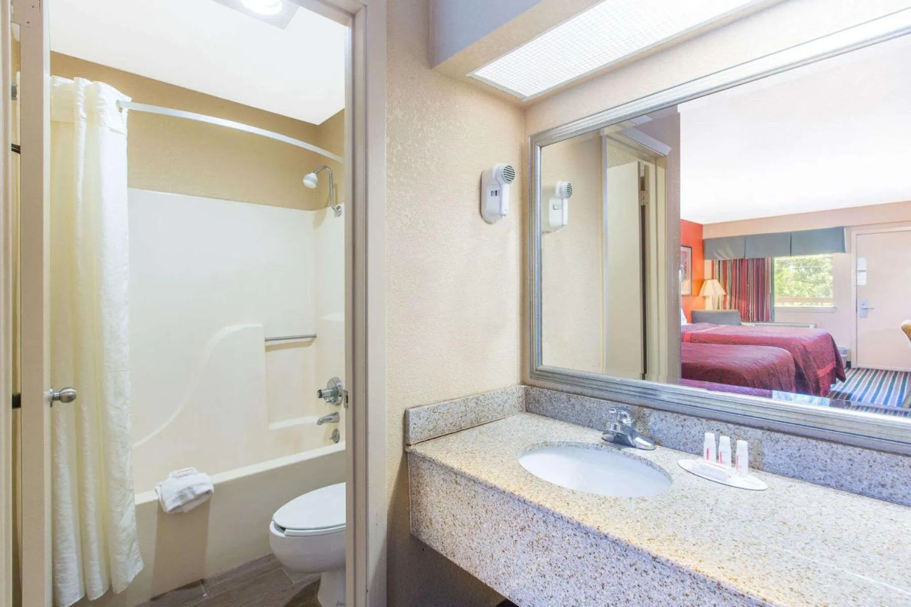 Bed in Days Inn by Wyndham Tupelo