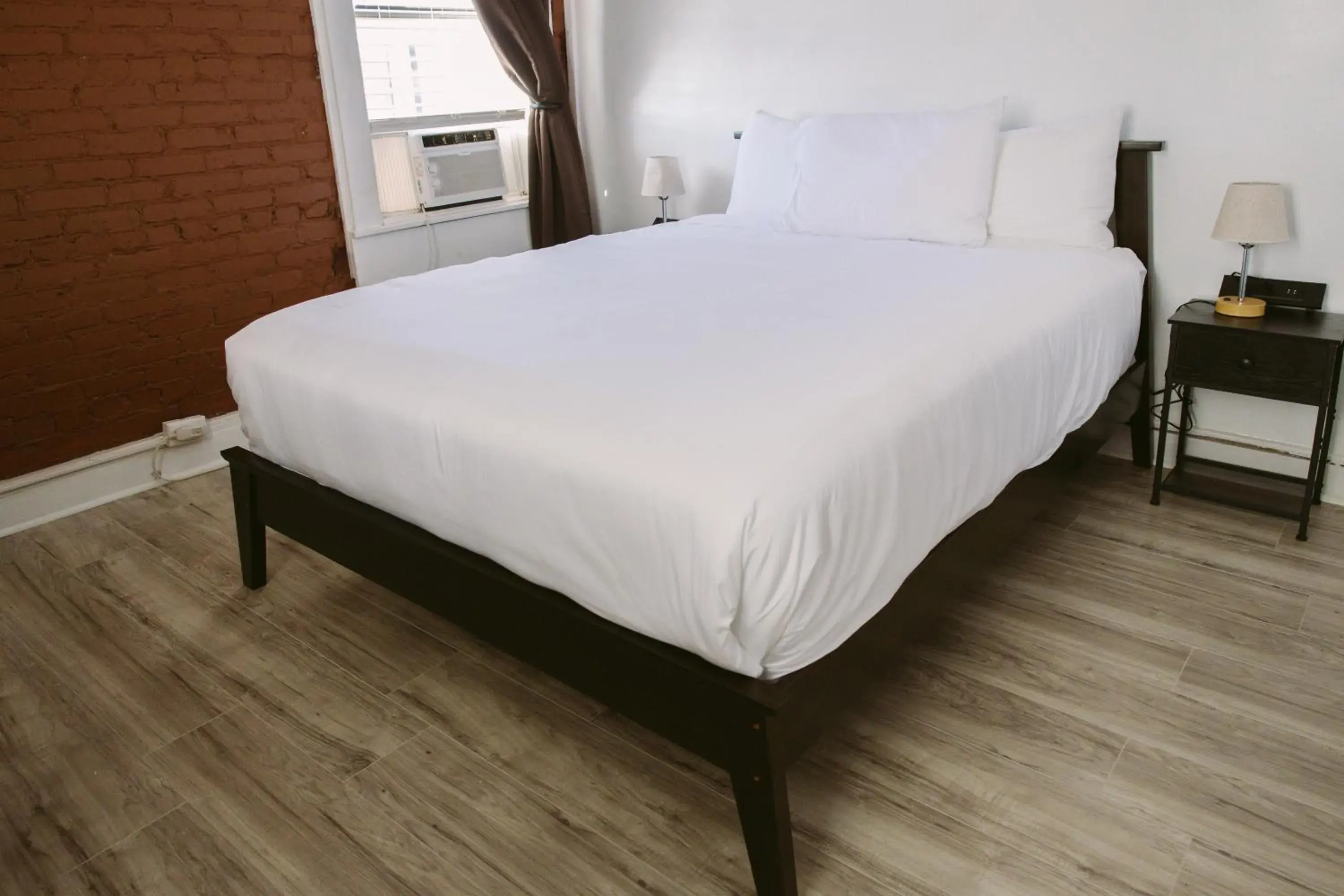 Queen Room in Hunter Arms Hotel Queen Room in Hunter Arms Hotel