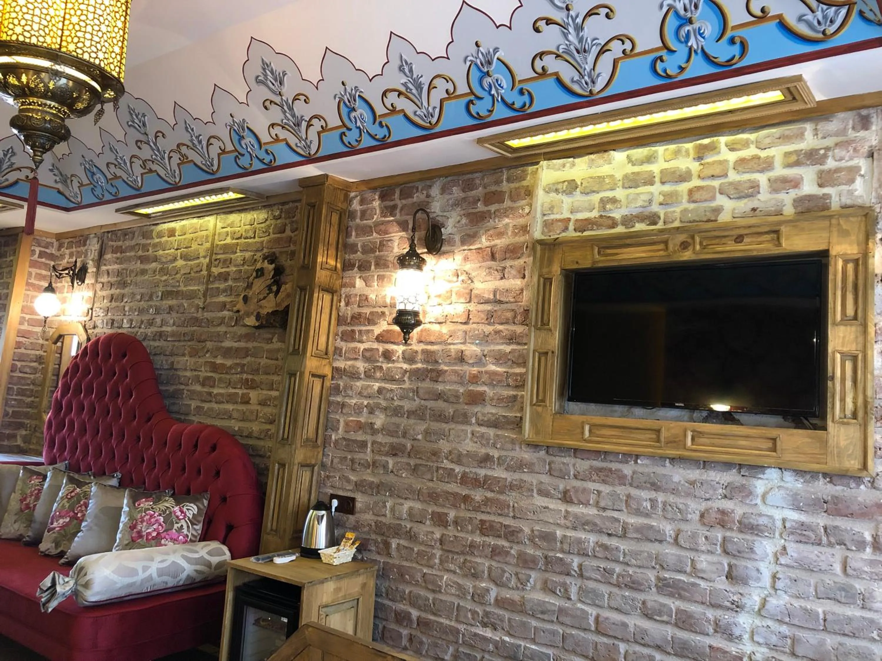 Living room in Enderun by Otantik Suites