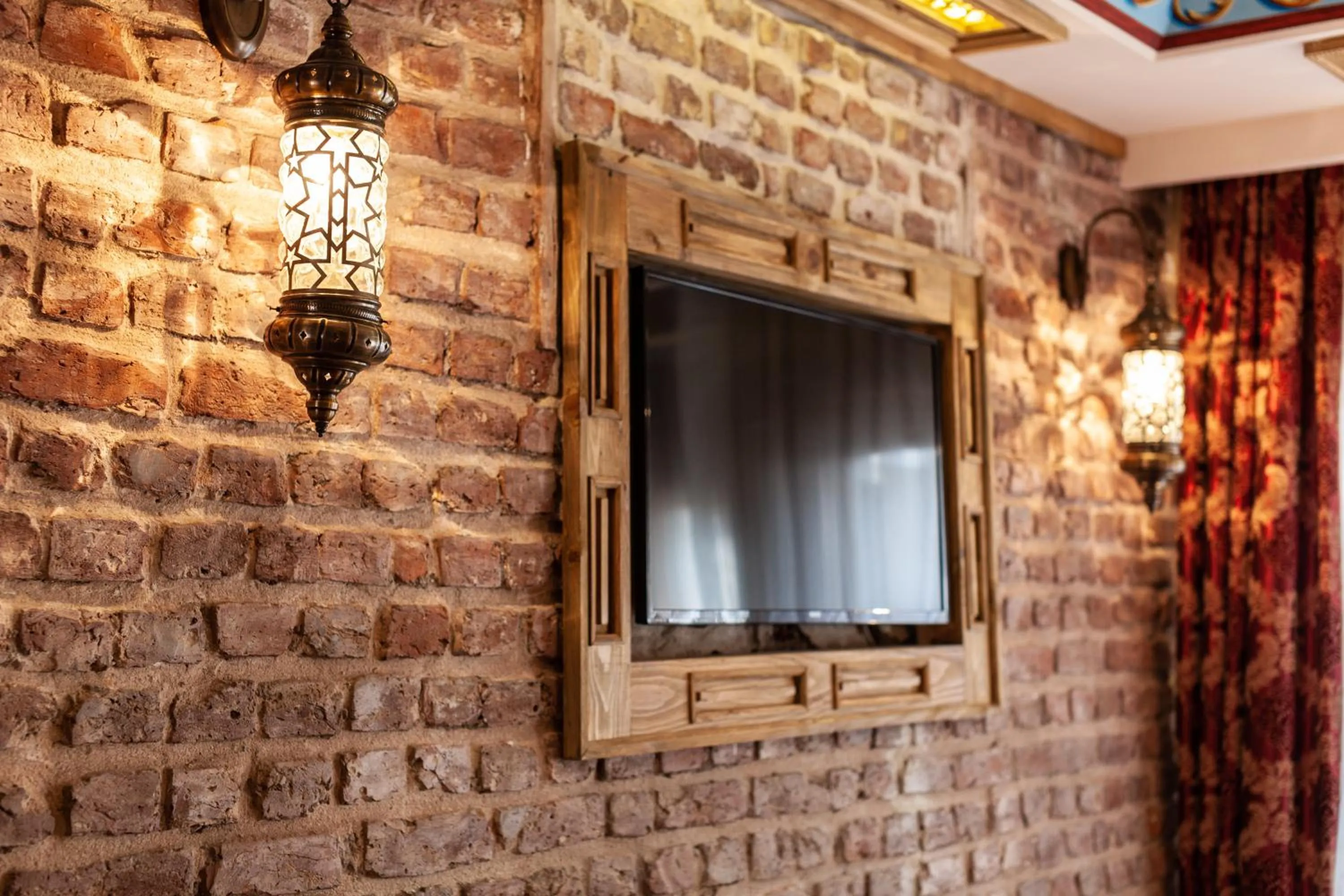 TV and multimedia in Enderun by Otantik Suites