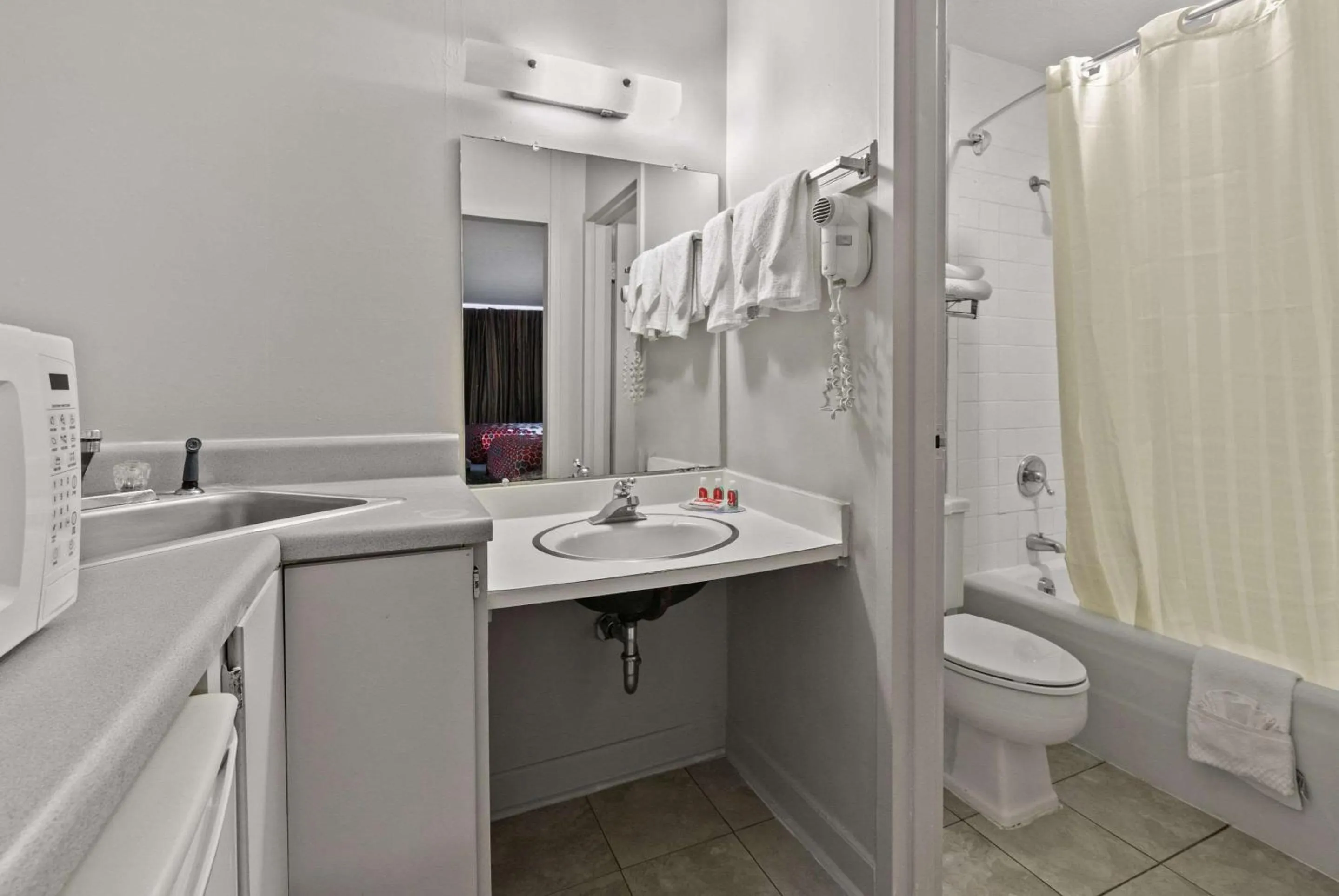 Bedroom in Econo Lodge Clemson - University Area