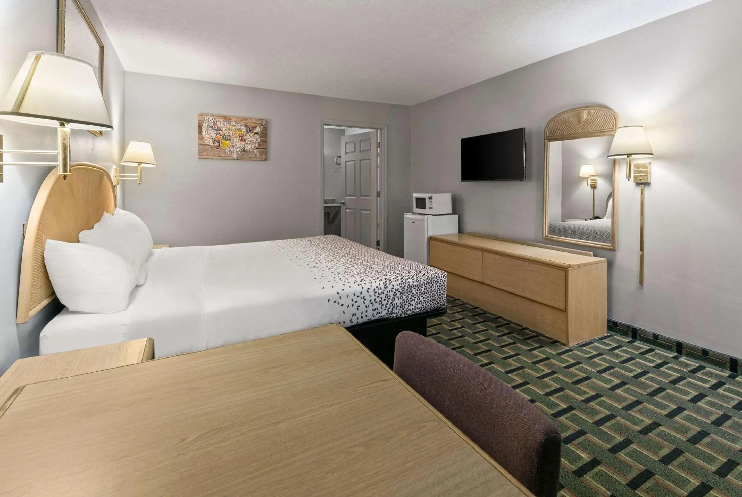 Bedroom, Bed in Econo Lodge Clemson - University Area