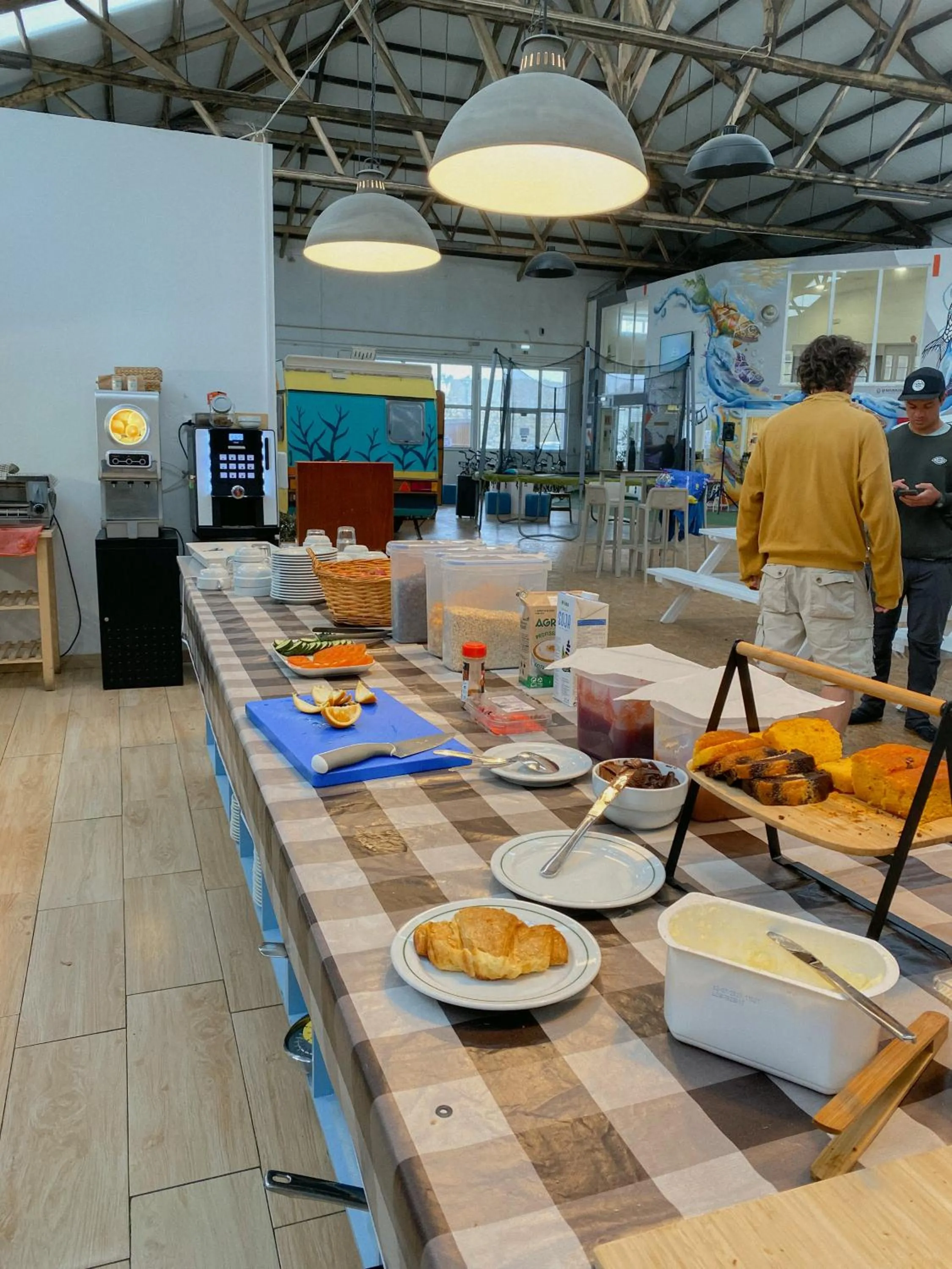 Food and drinks in WOT Peniche Social