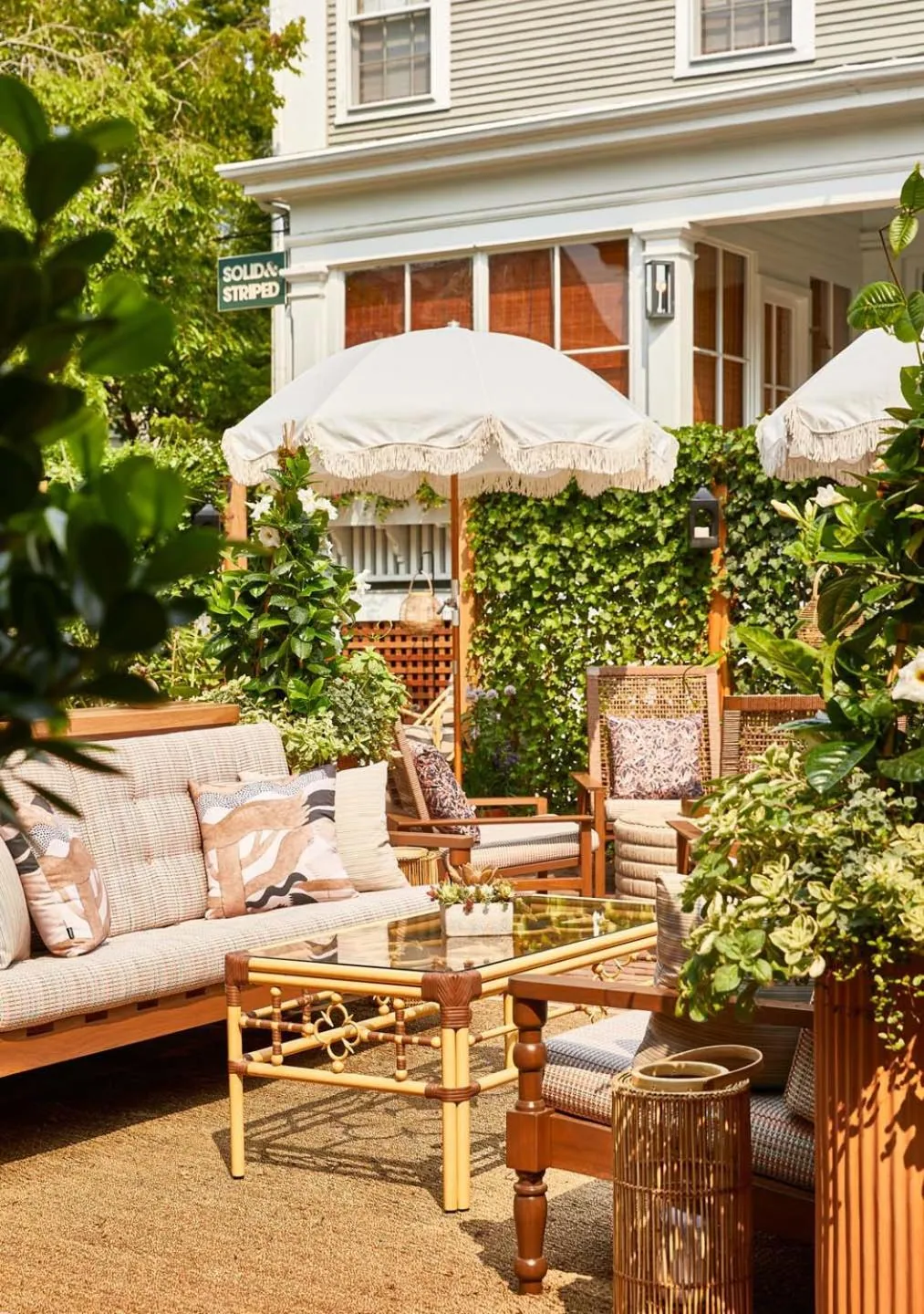 Lounge or bar in Faraway Nantucket