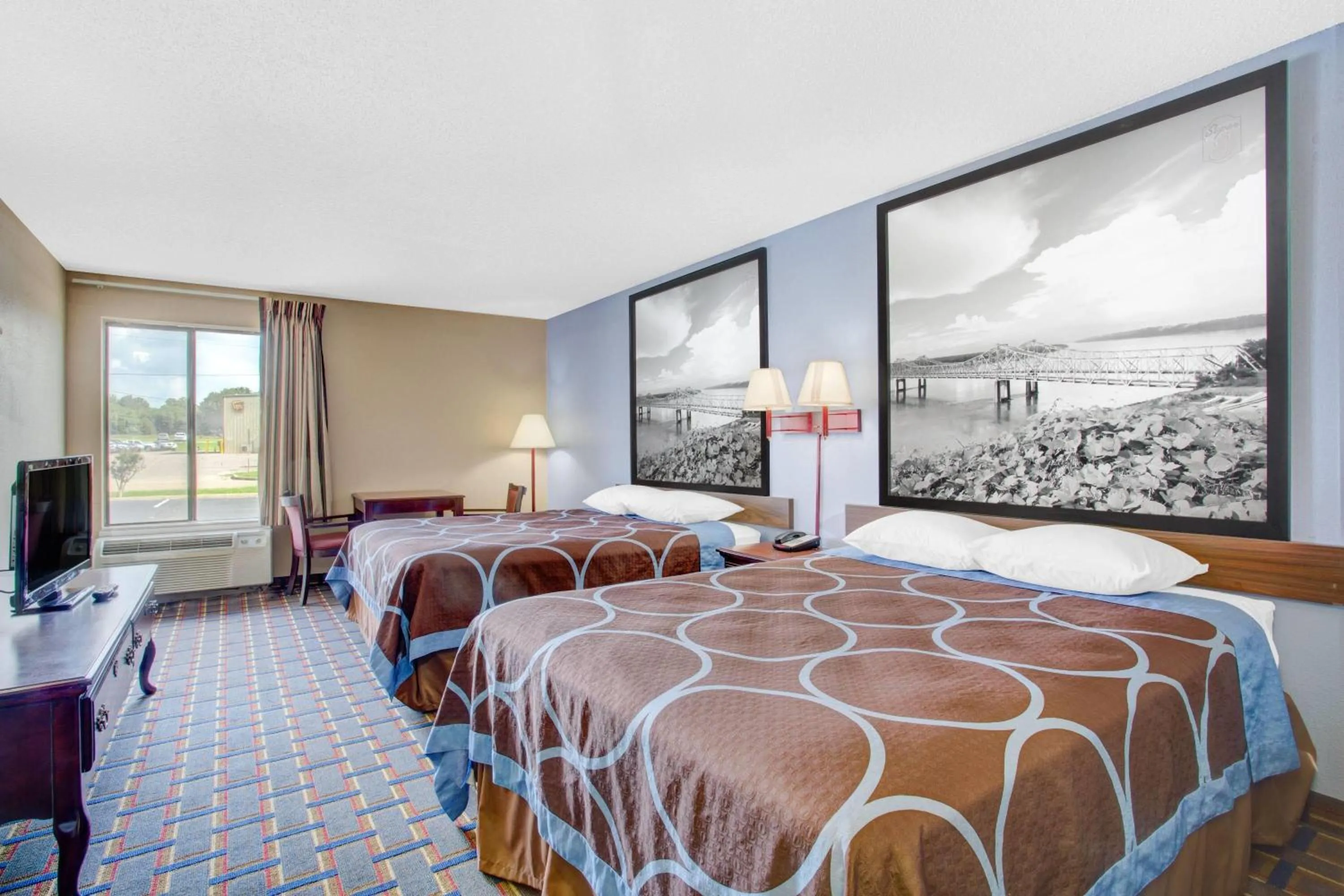 Photo of the whole room, Bed in Super 8 by Wyndham Booneville