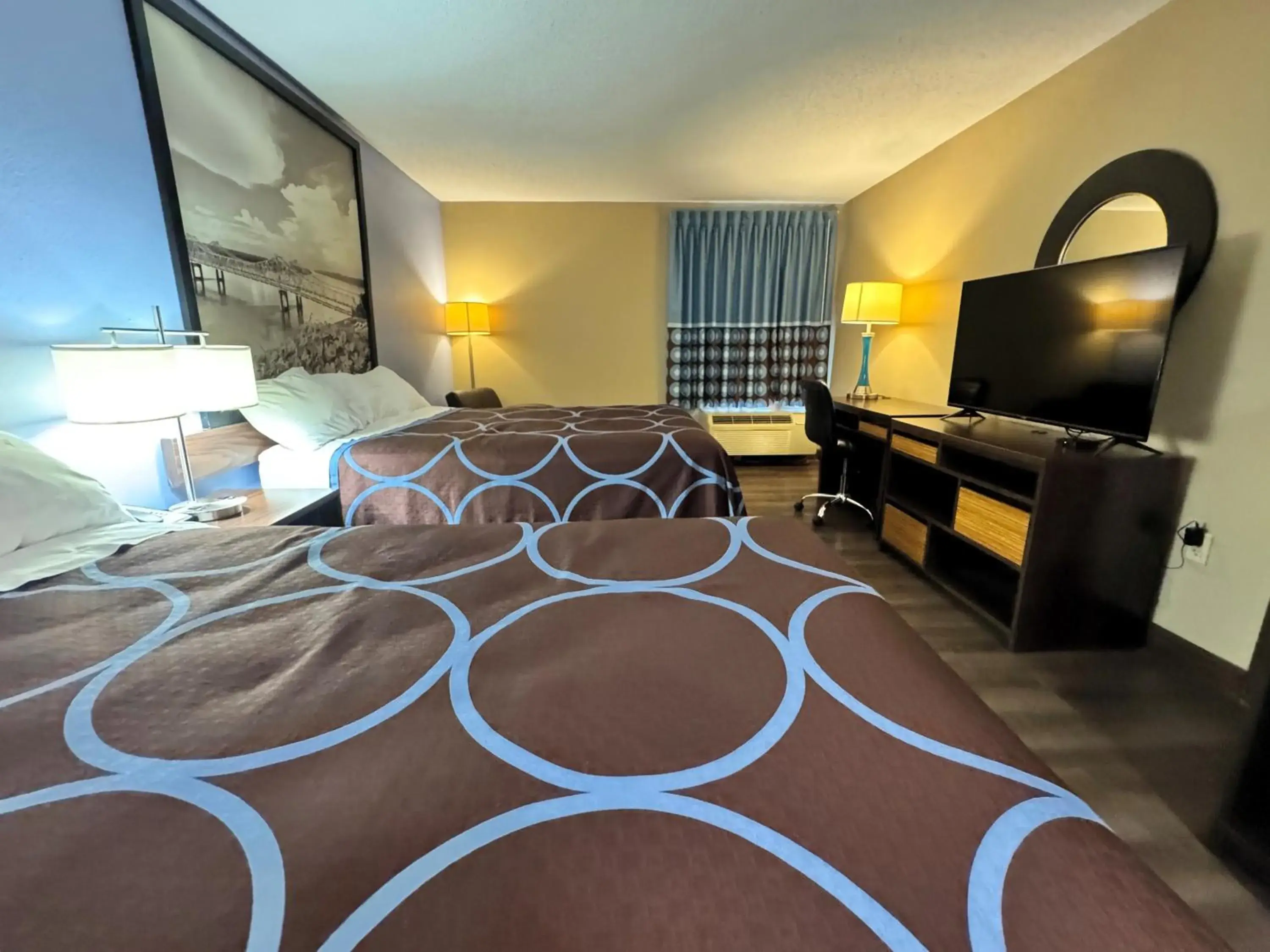 Photo of the whole room, Bed in Super 8 by Wyndham Booneville Photo of the whole room, Bed in Super 8 by Wyndham Booneville