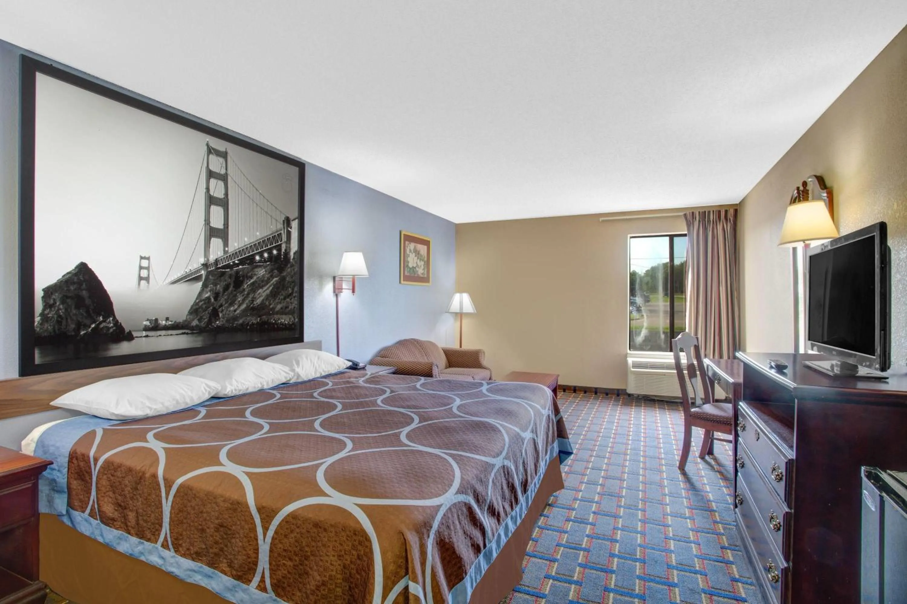 Photo of the whole room, Bed in Super 8 by Wyndham Booneville