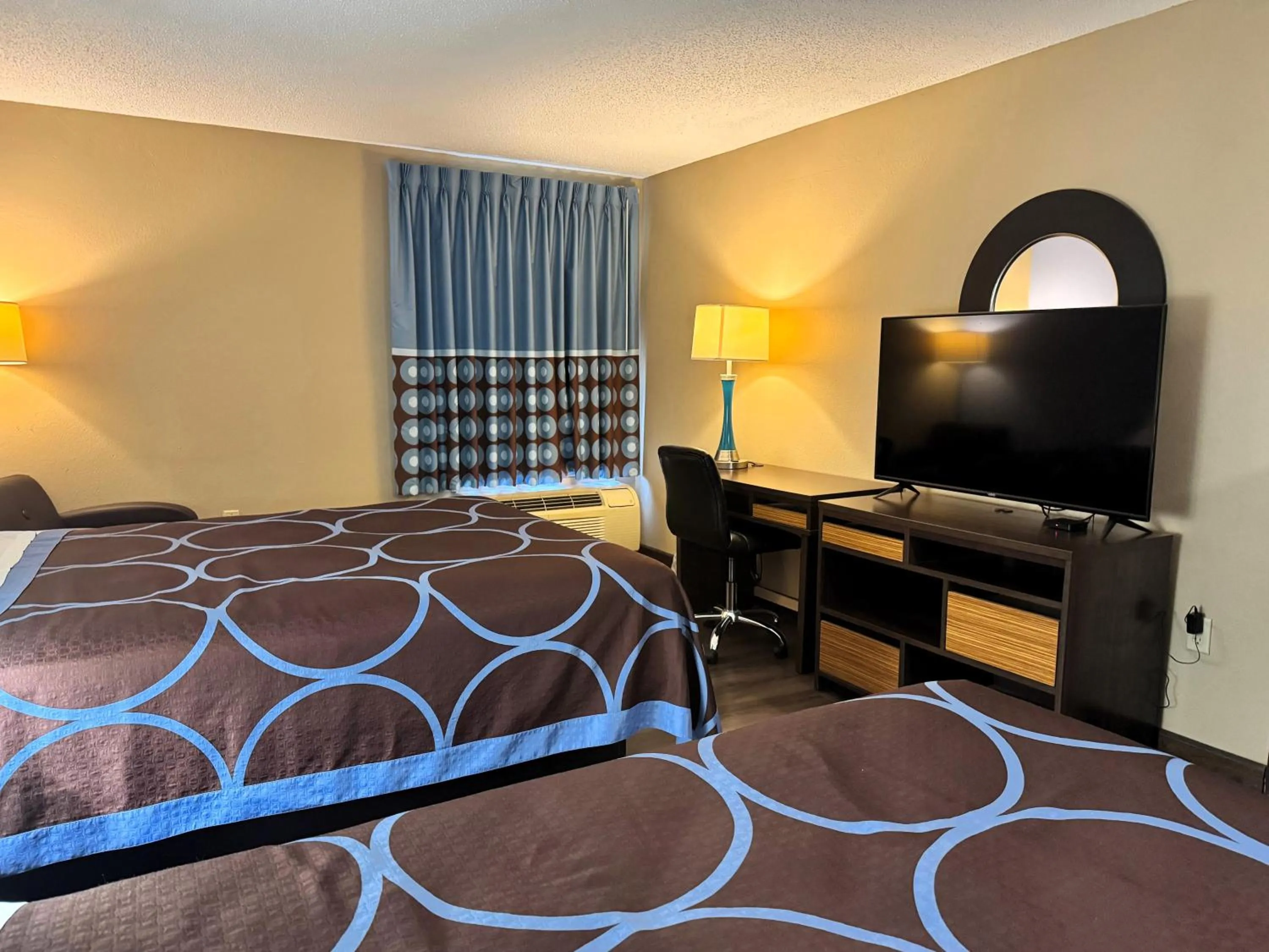 TV and multimedia, Bed in Super 8 by Wyndham Booneville