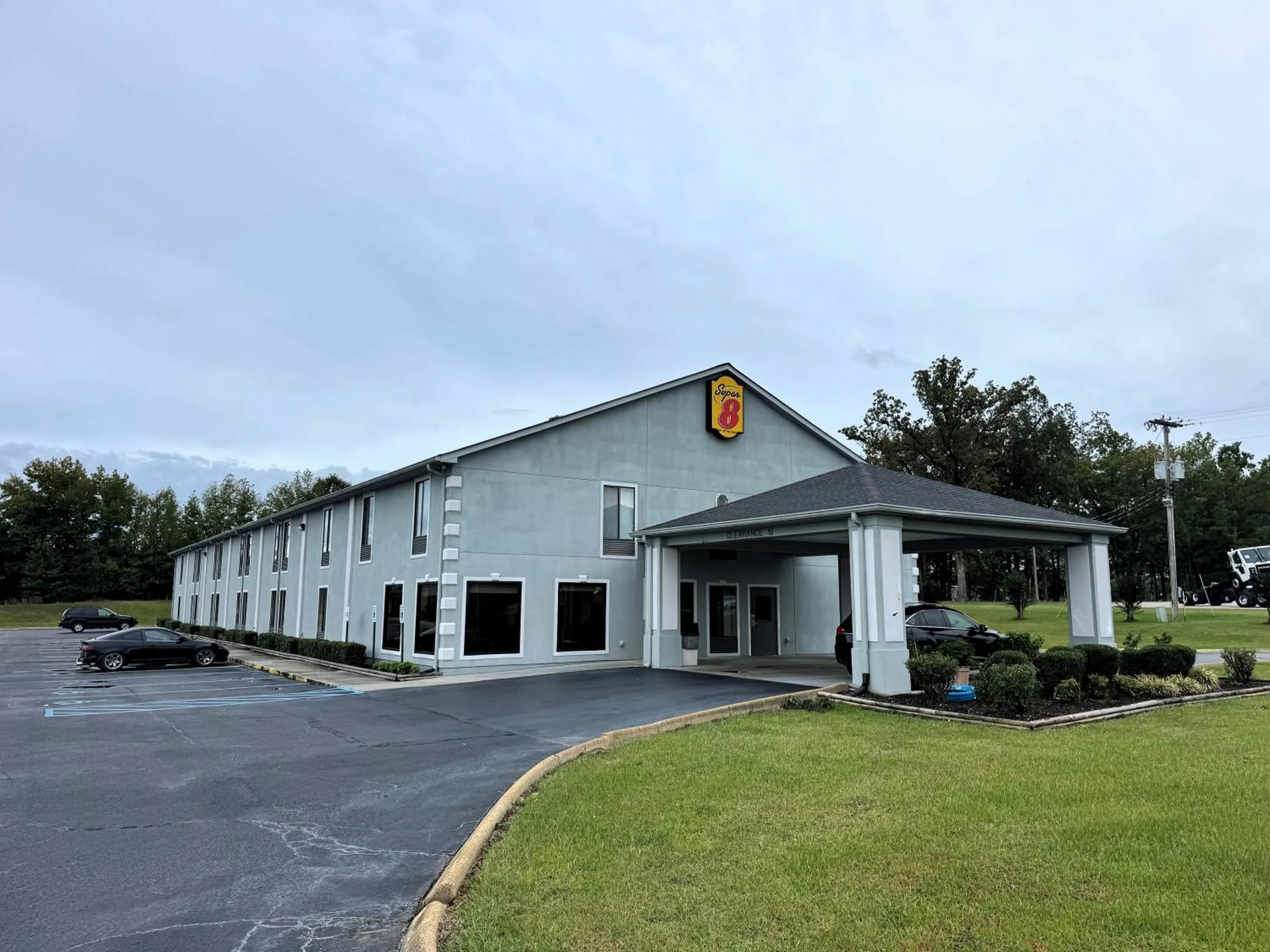 Property building in Super 8 by Wyndham Booneville