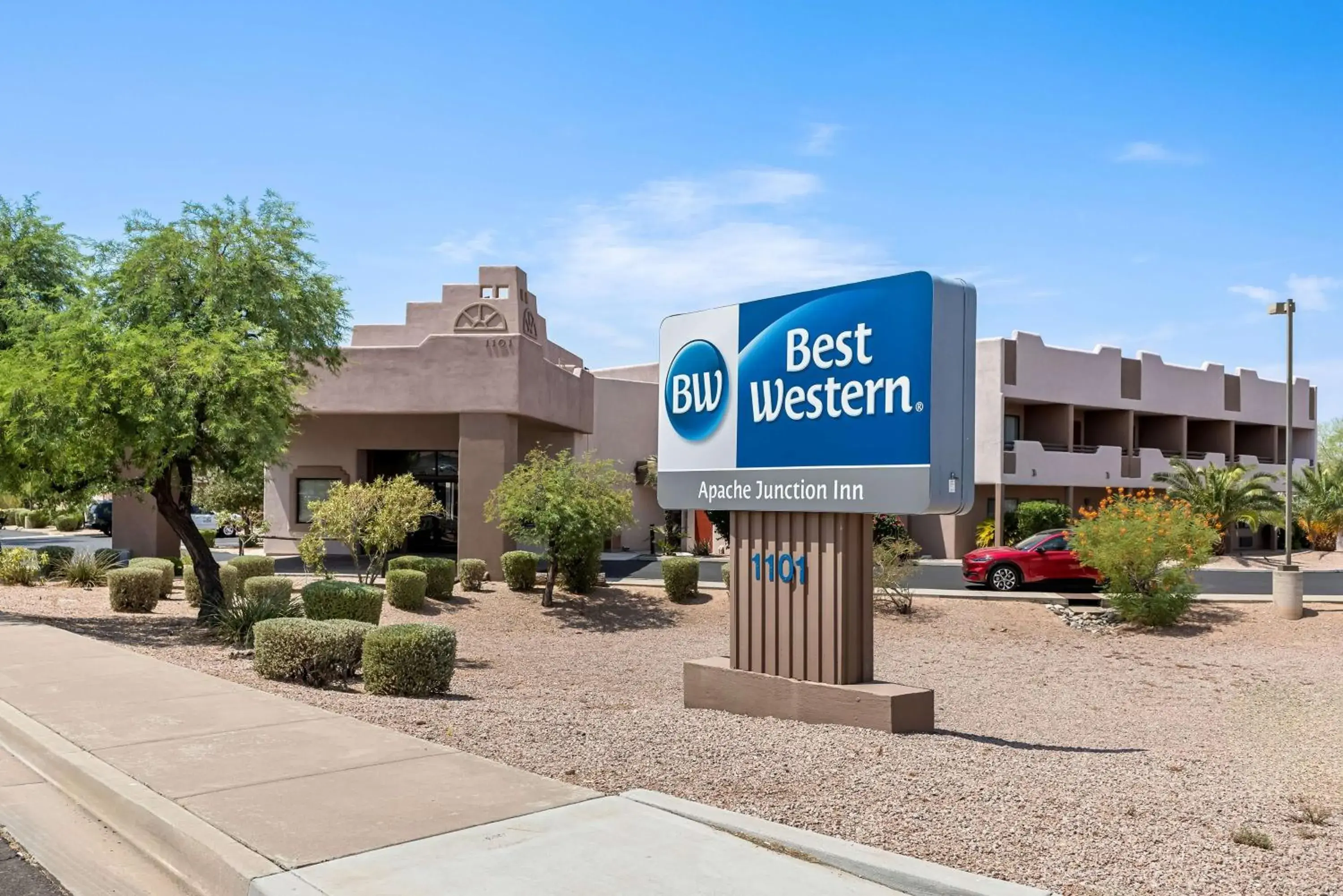 Property building in Best Western Apache Junction Inn Property building in Best Western Apache Junction Inn