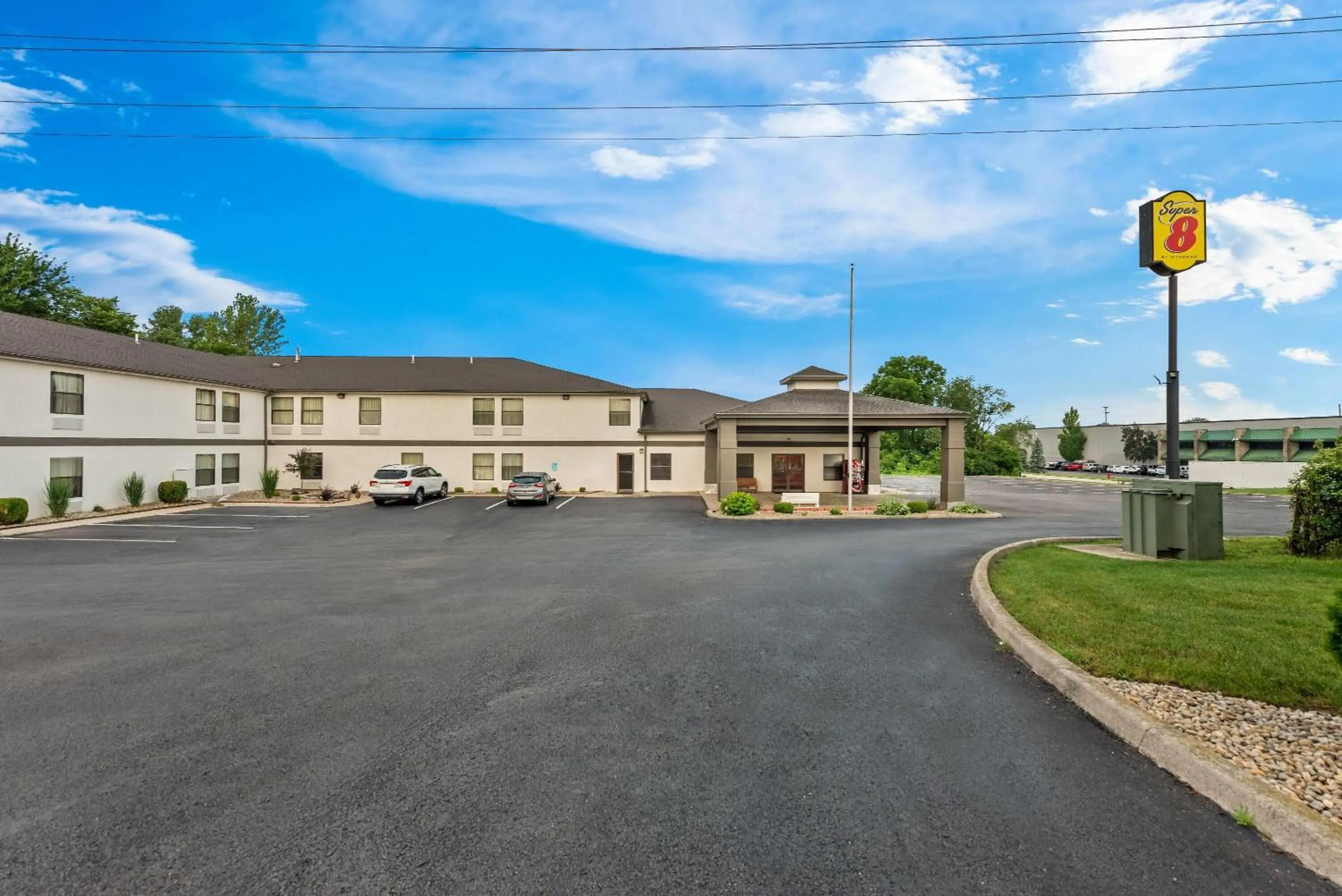 Property building in Super 8 by Wyndham Bellefontaine