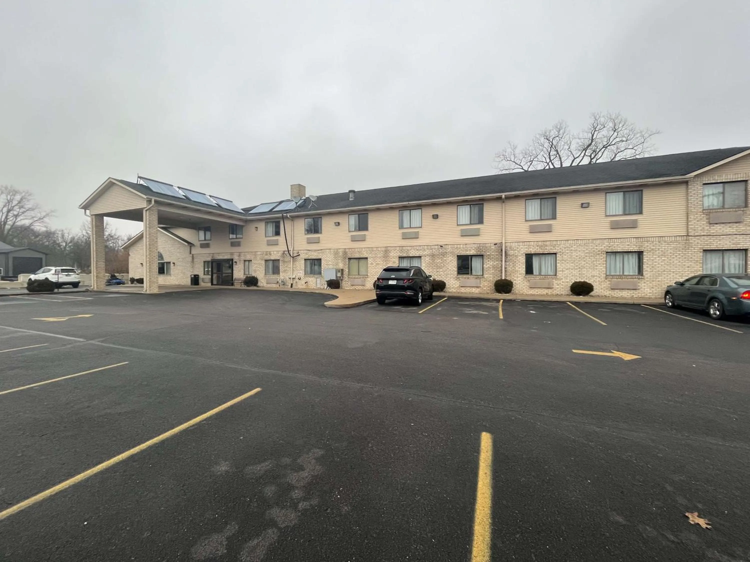 Property building in Motel 6 Portland, IN