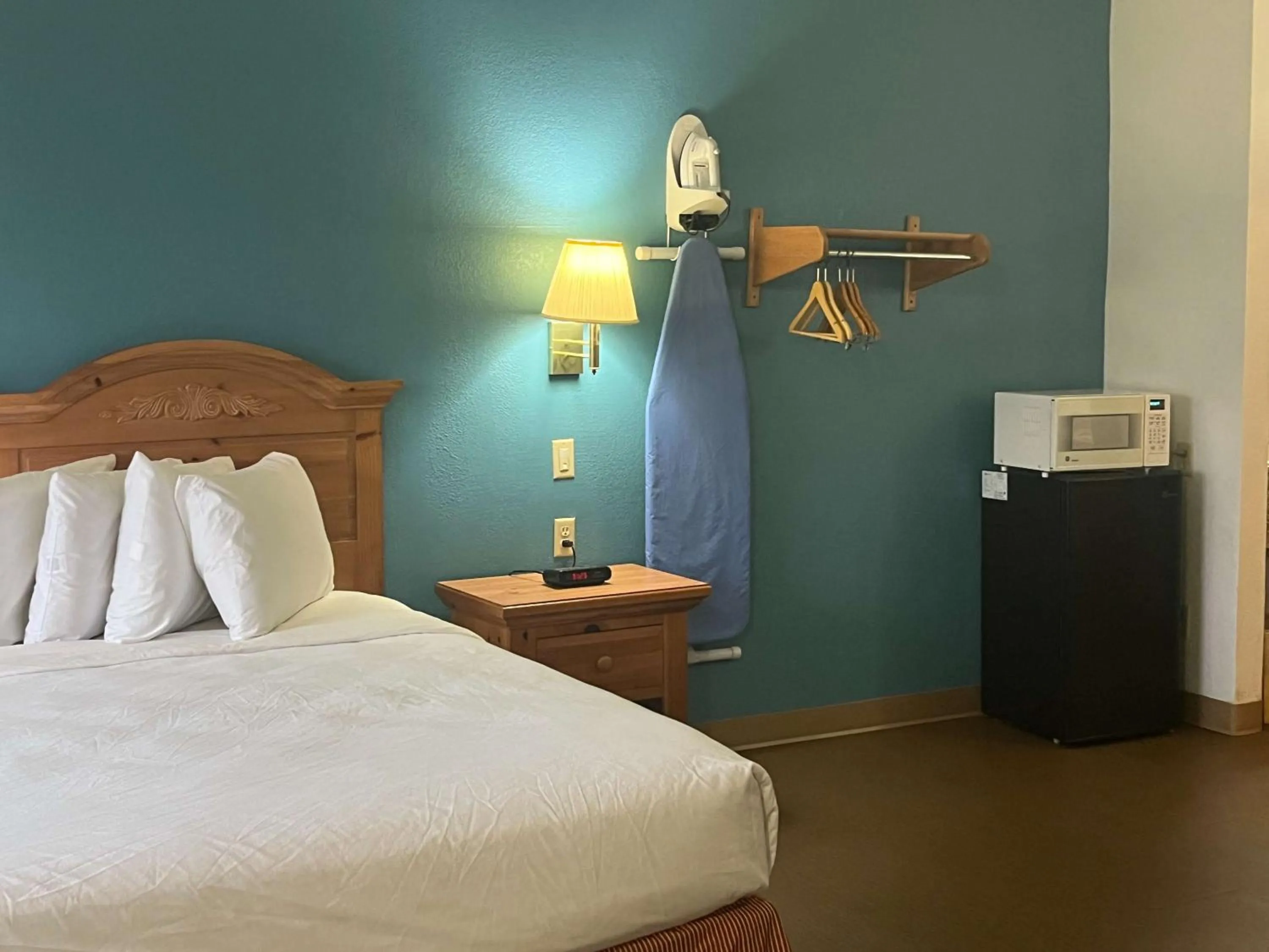 Bedroom, Bed in Motel 6 Portland, IN